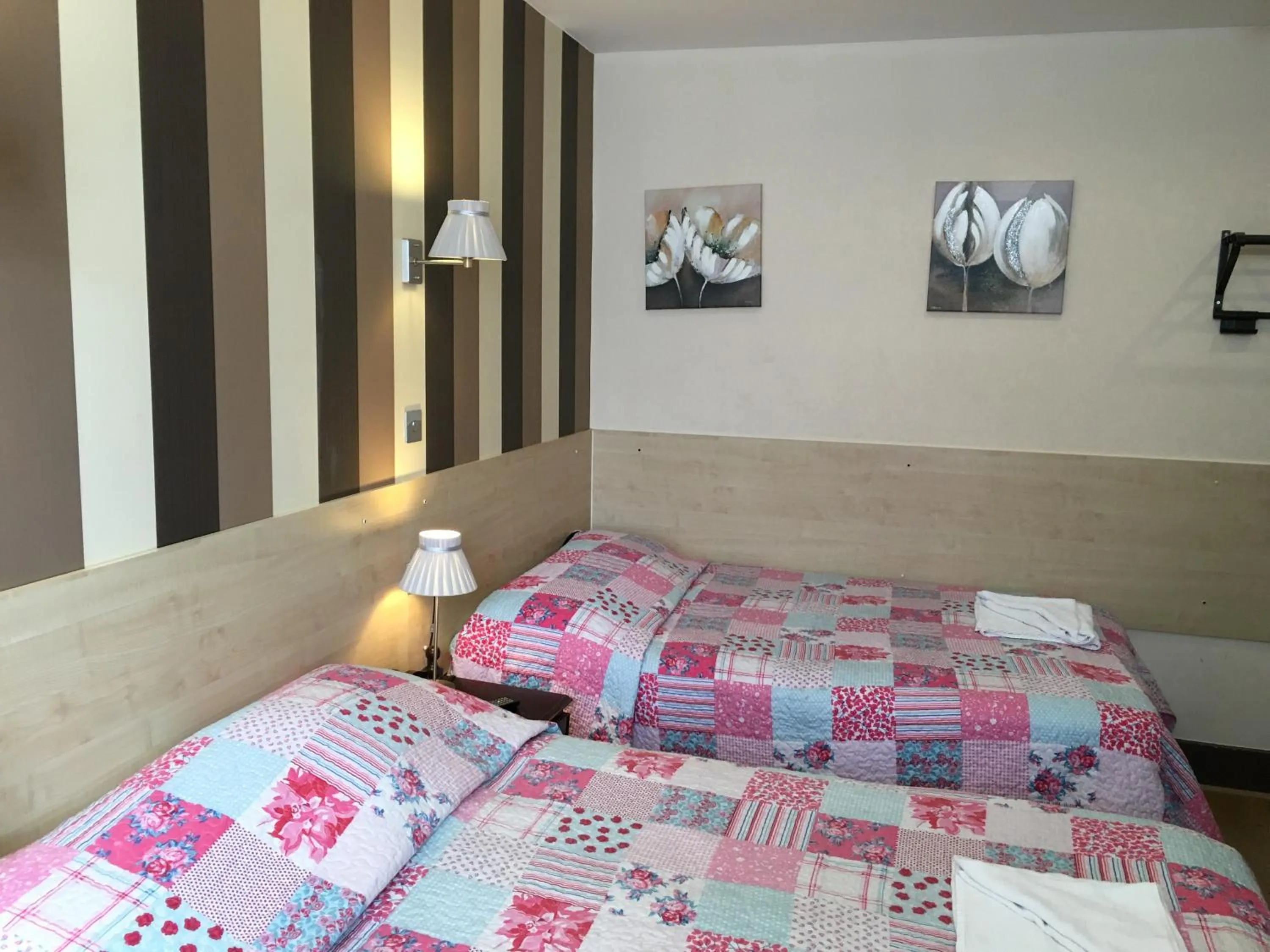 Photo of the whole room, Bed in St George Hotel