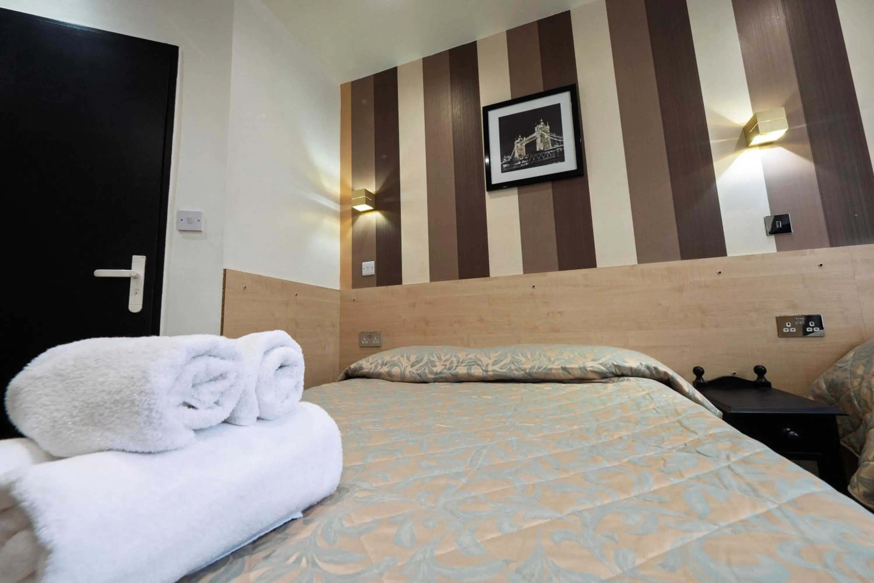 Bed in St George Hotel Paddington