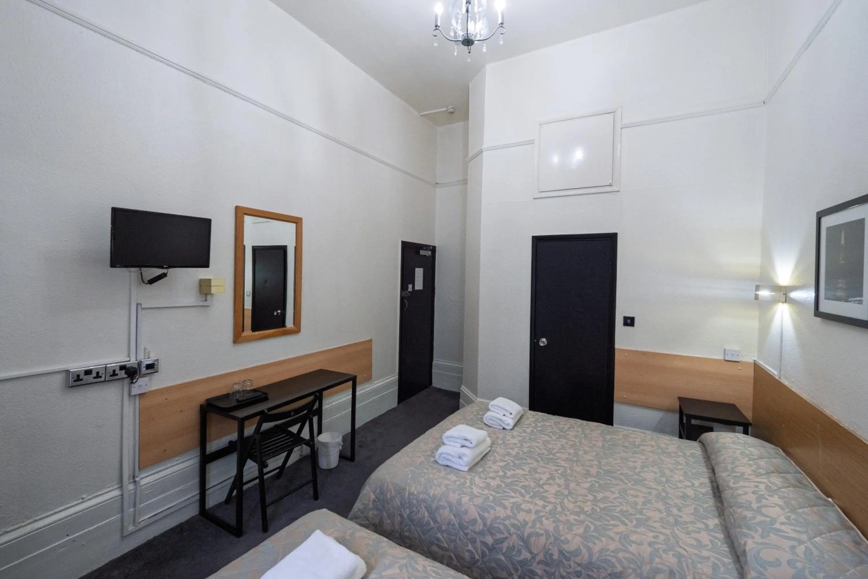 Bedroom, Bed in St George Hotel Paddington