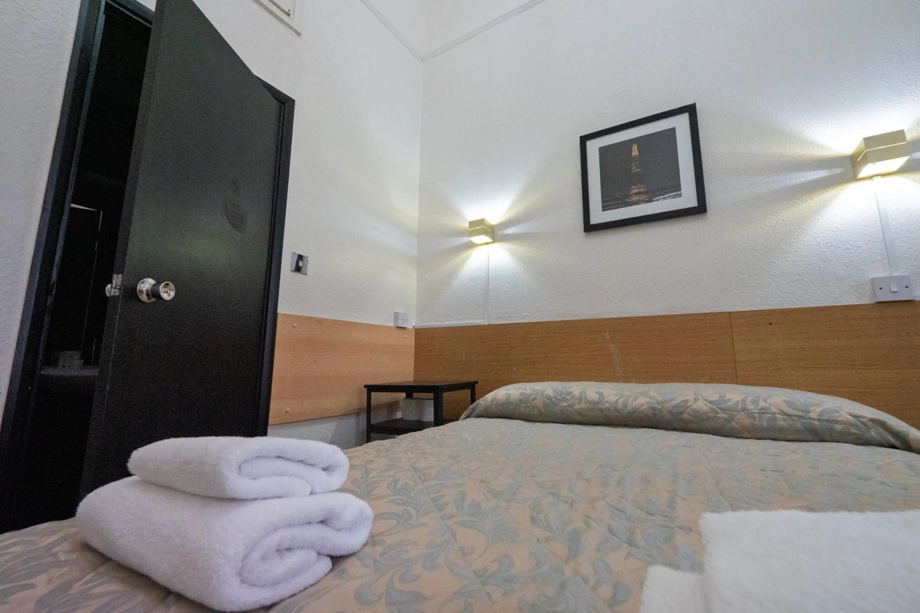 Bed in St George Hotel Paddington