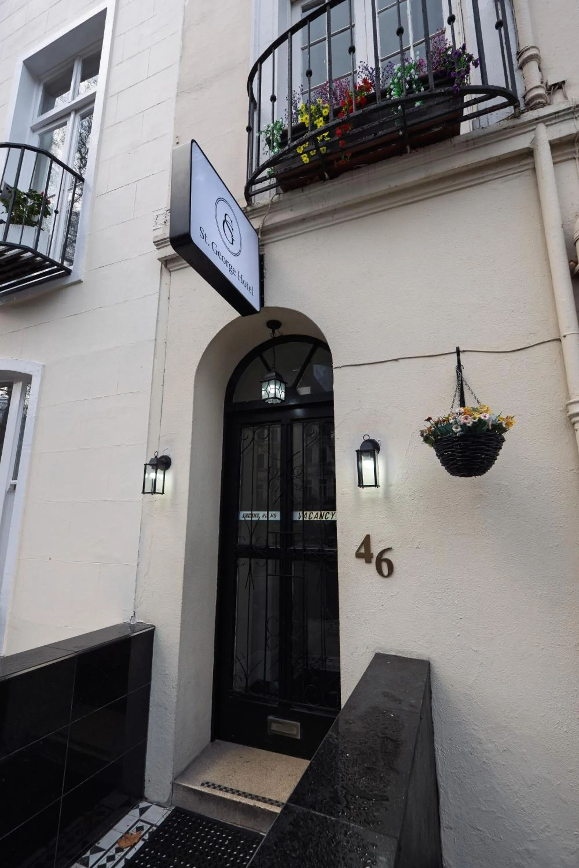 Facade/entrance in St George Hotel Paddington