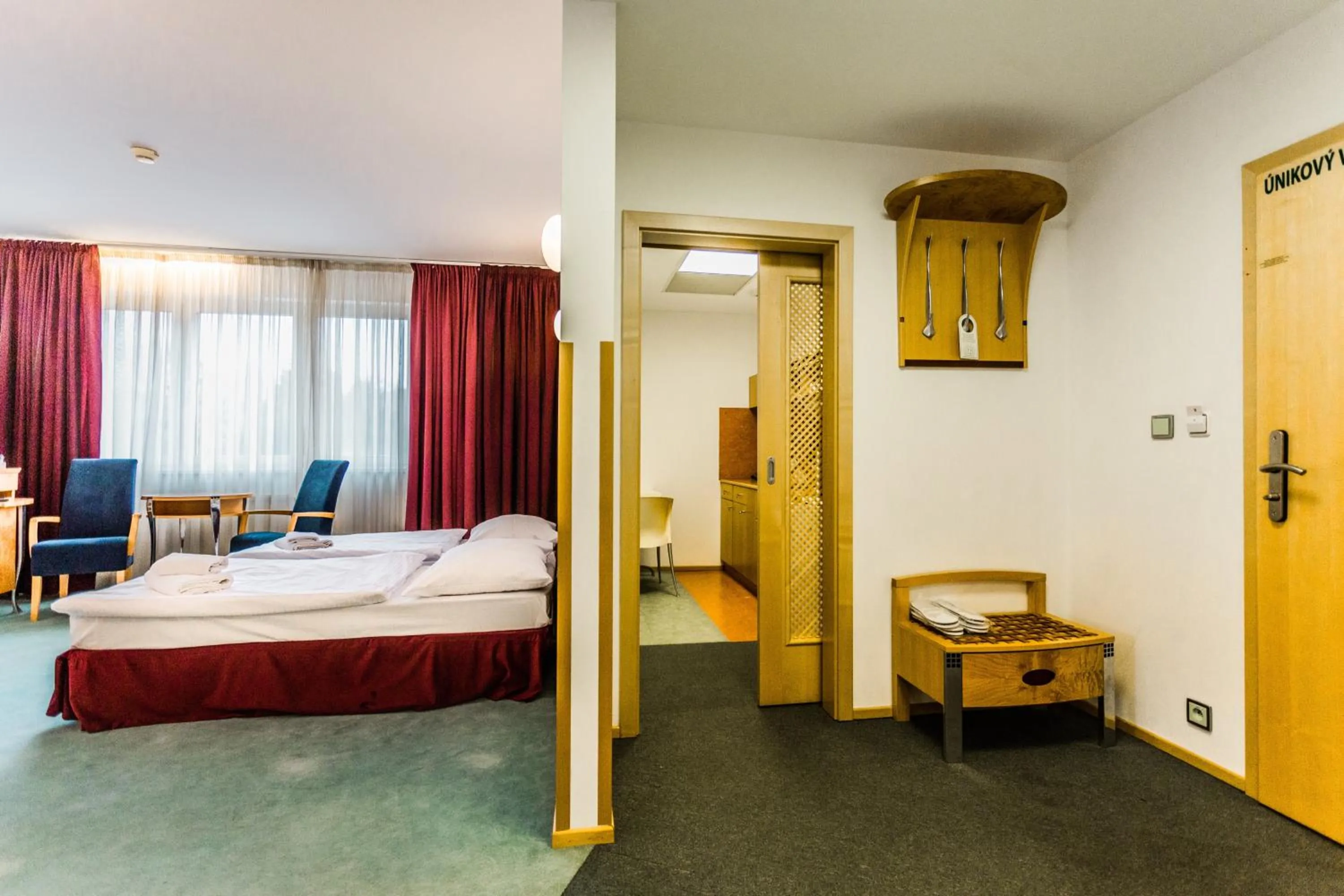 Kitchen or kitchenette, Bed in Hotel SET