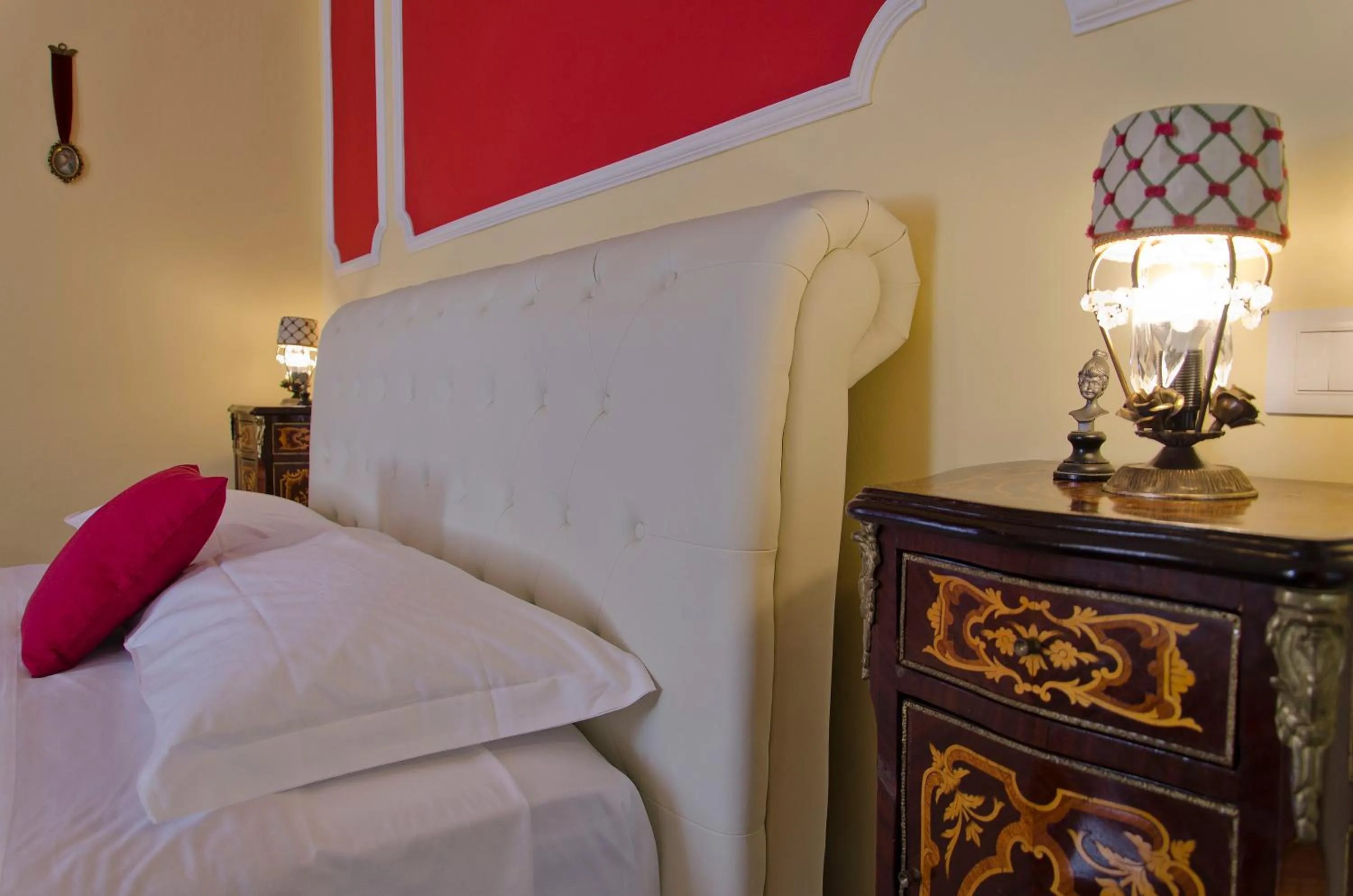 Decorative detail, Bed in Affittacamere "Angel 2"