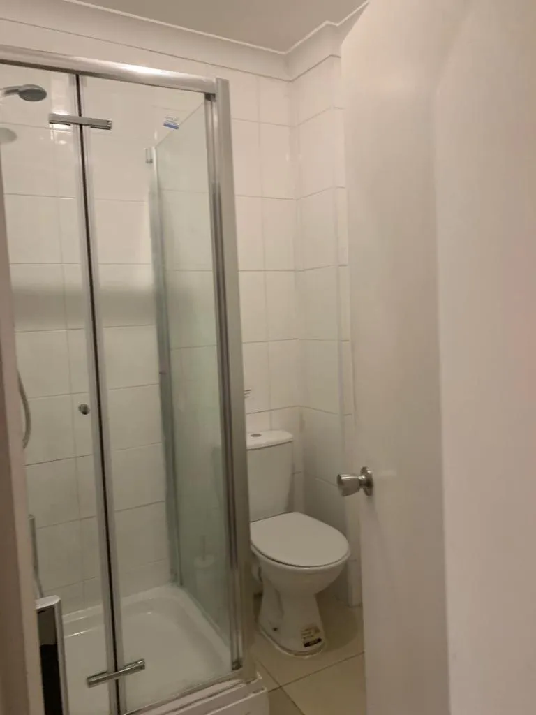 Shower in City Lodge London