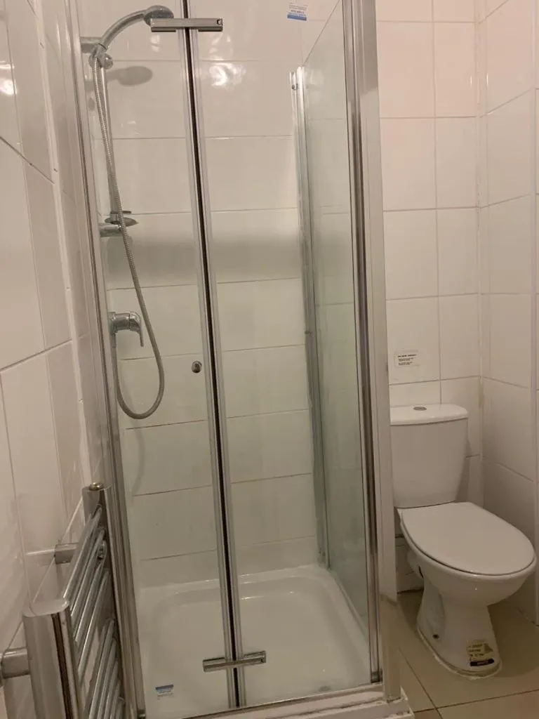 Bathroom in City Lodge London