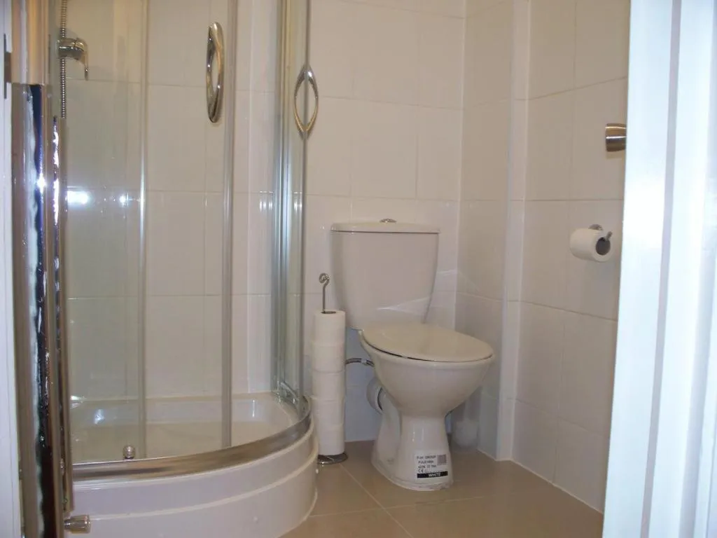 Bathroom in City Lodge London