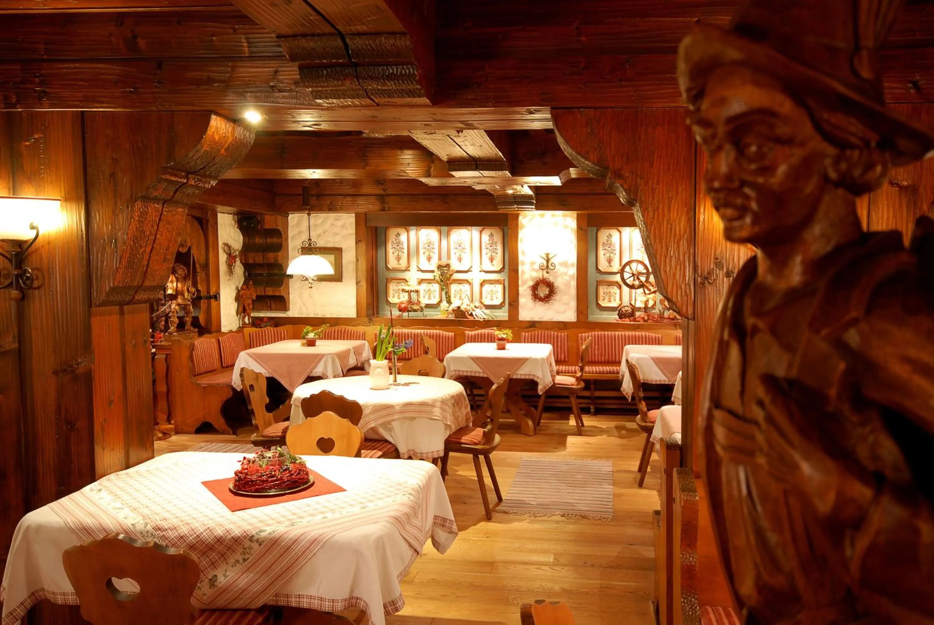 Restaurant/places to eat in Hotel Gondel