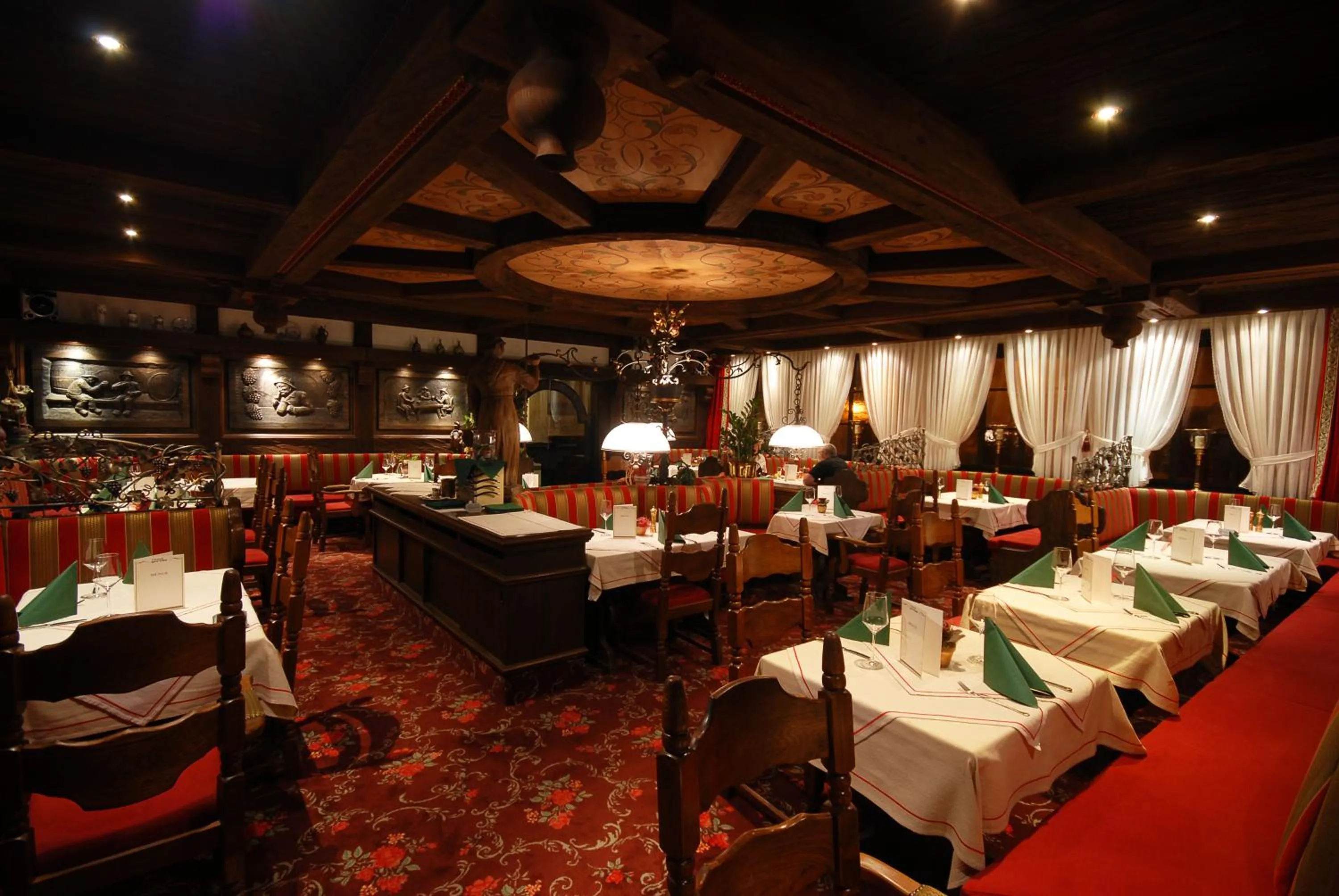 Restaurant/places to eat in Hotel Gondel