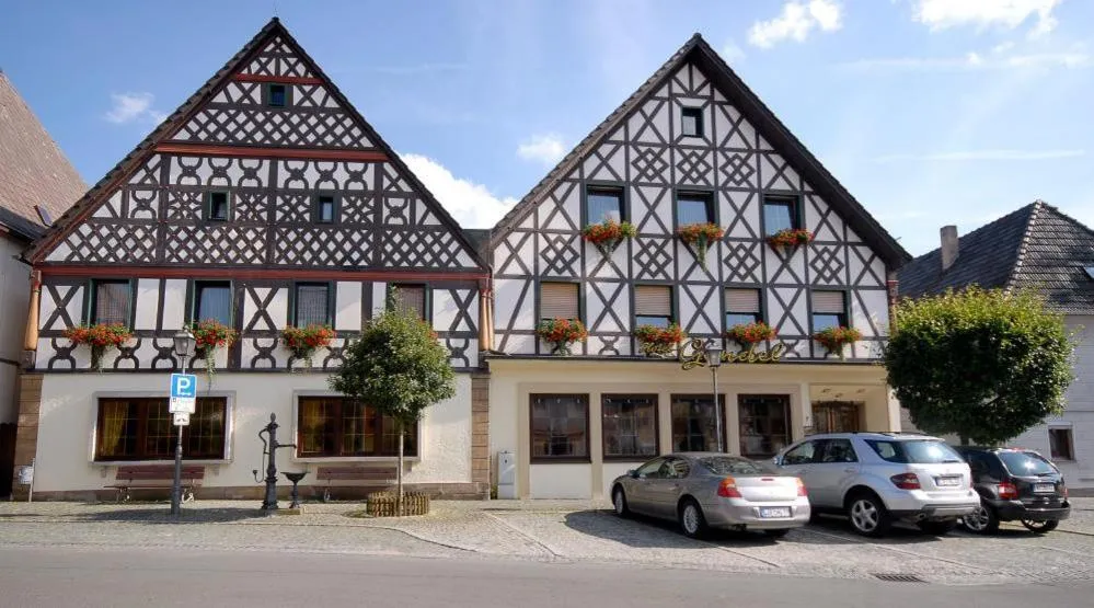 Facade/entrance in Hotel Gondel