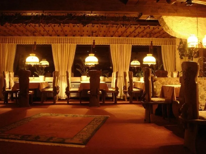 Restaurant/places to eat in Hotel Gondel