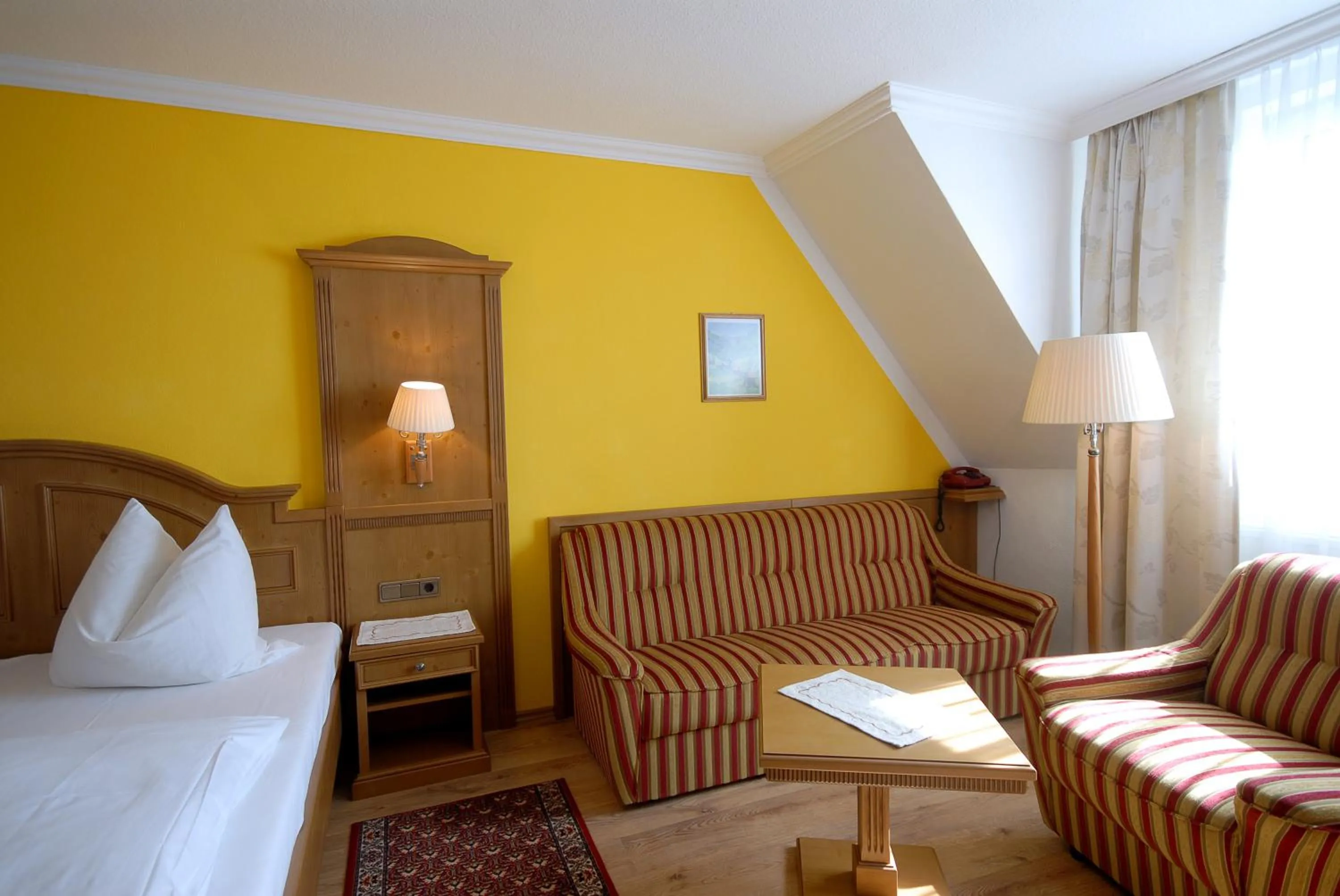 Seating area, Bed in Hotel Gondel