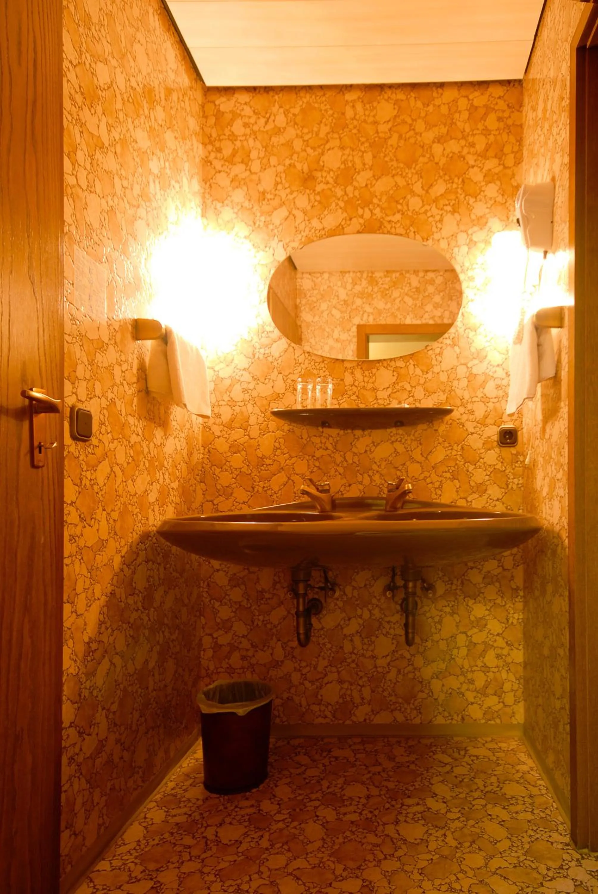 Toilet in Hotel Gondel