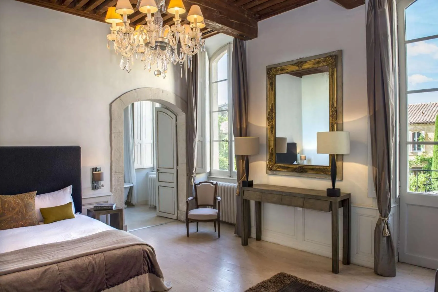 Bedroom, Bed in Château De Massillan
