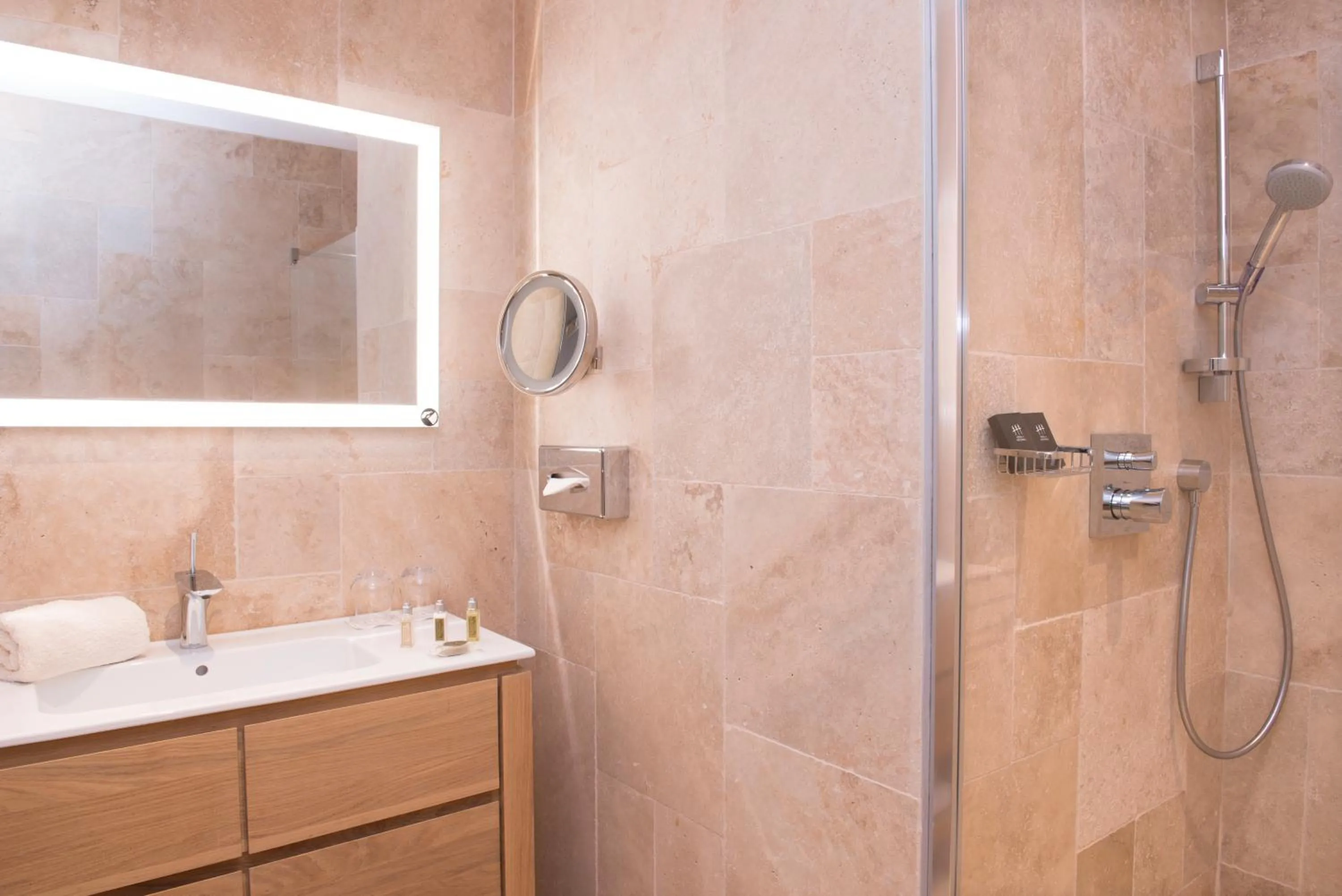 Bathroom in Château De Massillan