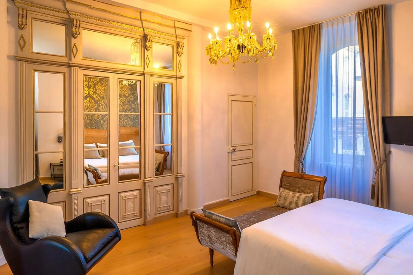 Bedroom, Bed in Château De Massillan