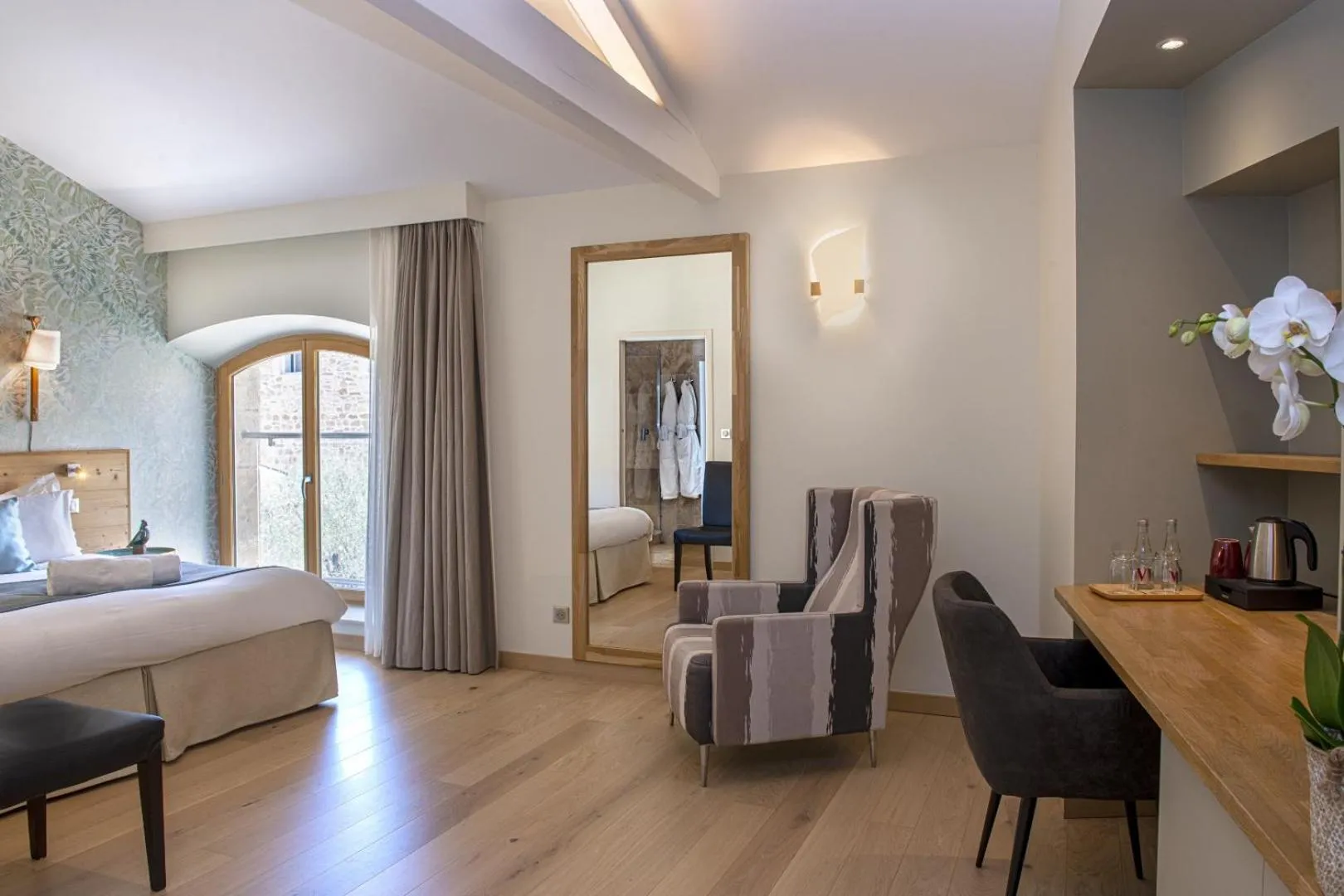 Bedroom, Bed in Château De Massillan