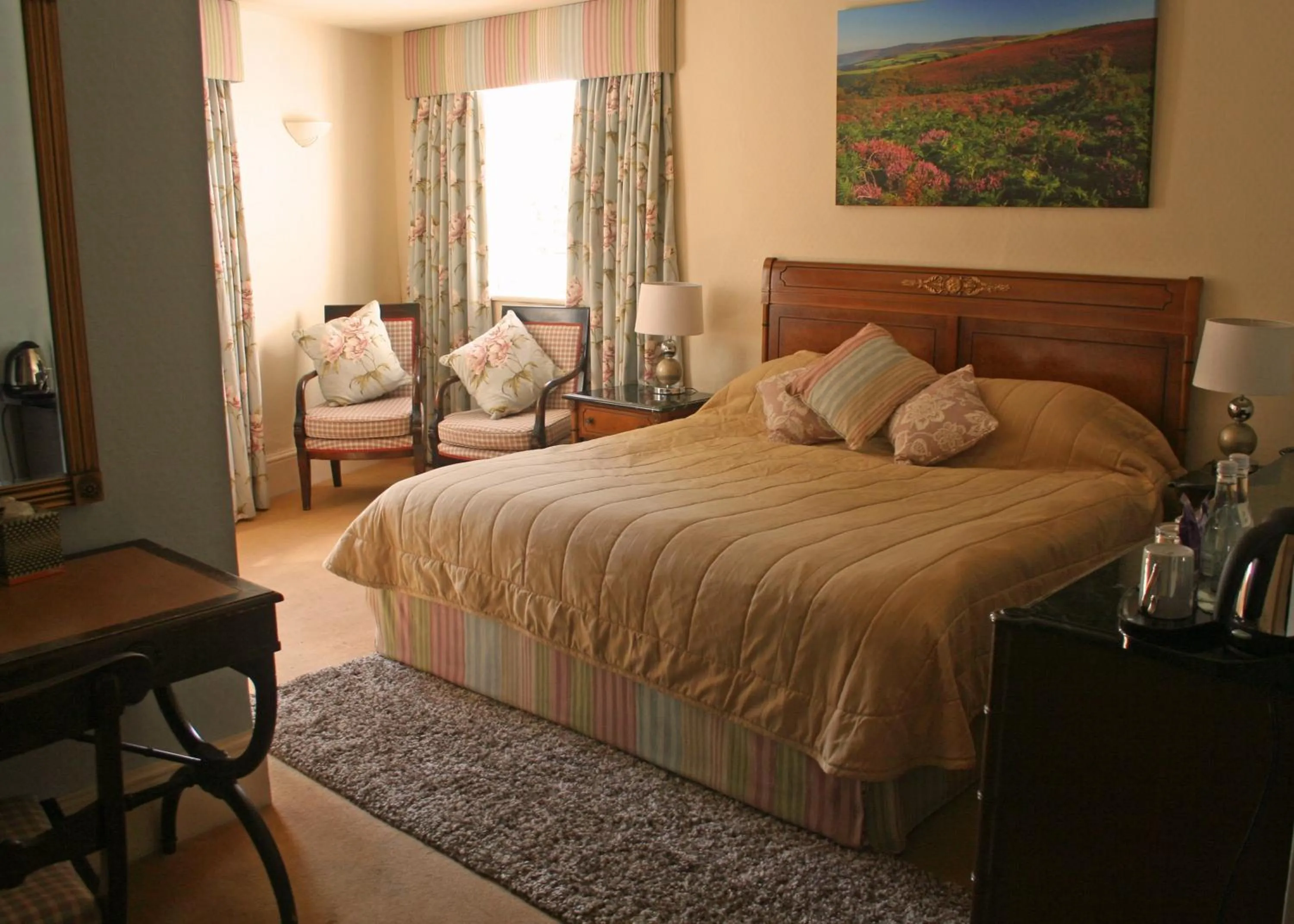 Bedroom, Bed in The Crown Hotel