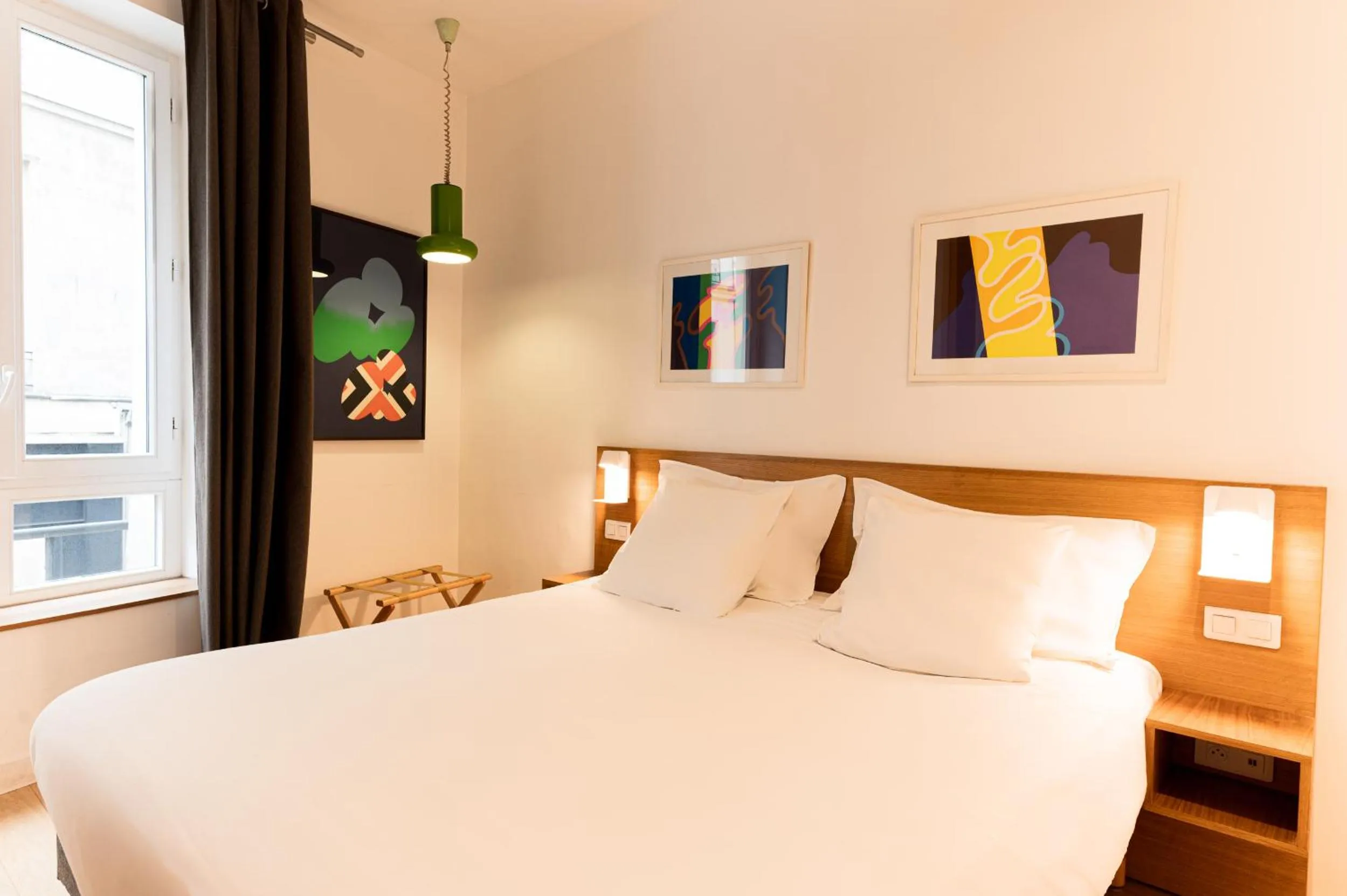 Bed in Hôtel Louvre Richelieu