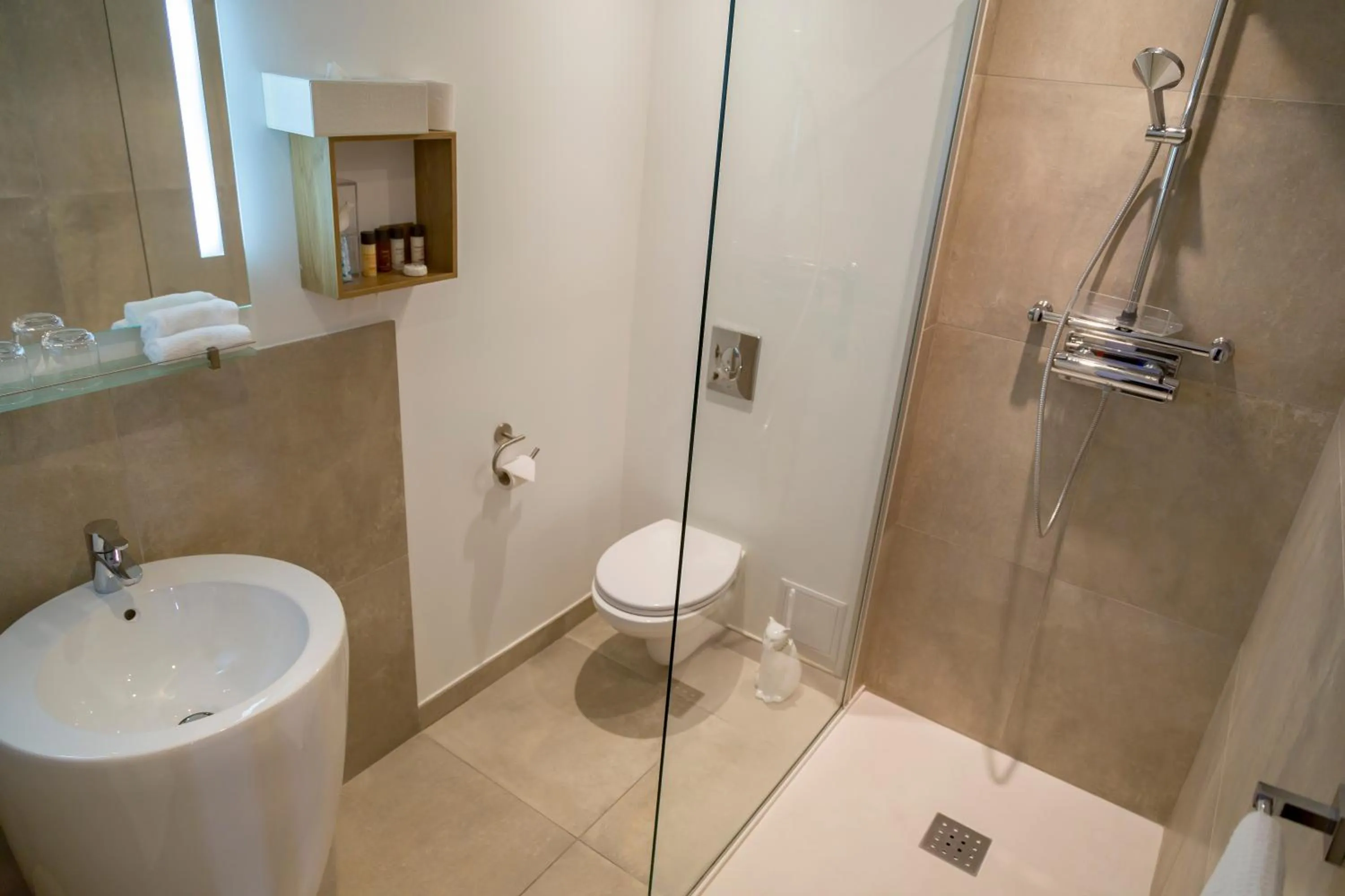 Bathroom in Hotel Jean Moët