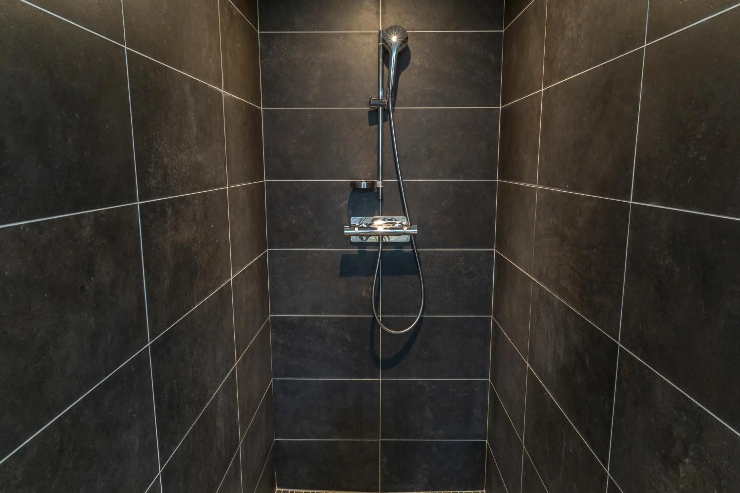 Shower in Hotel Jean Moët