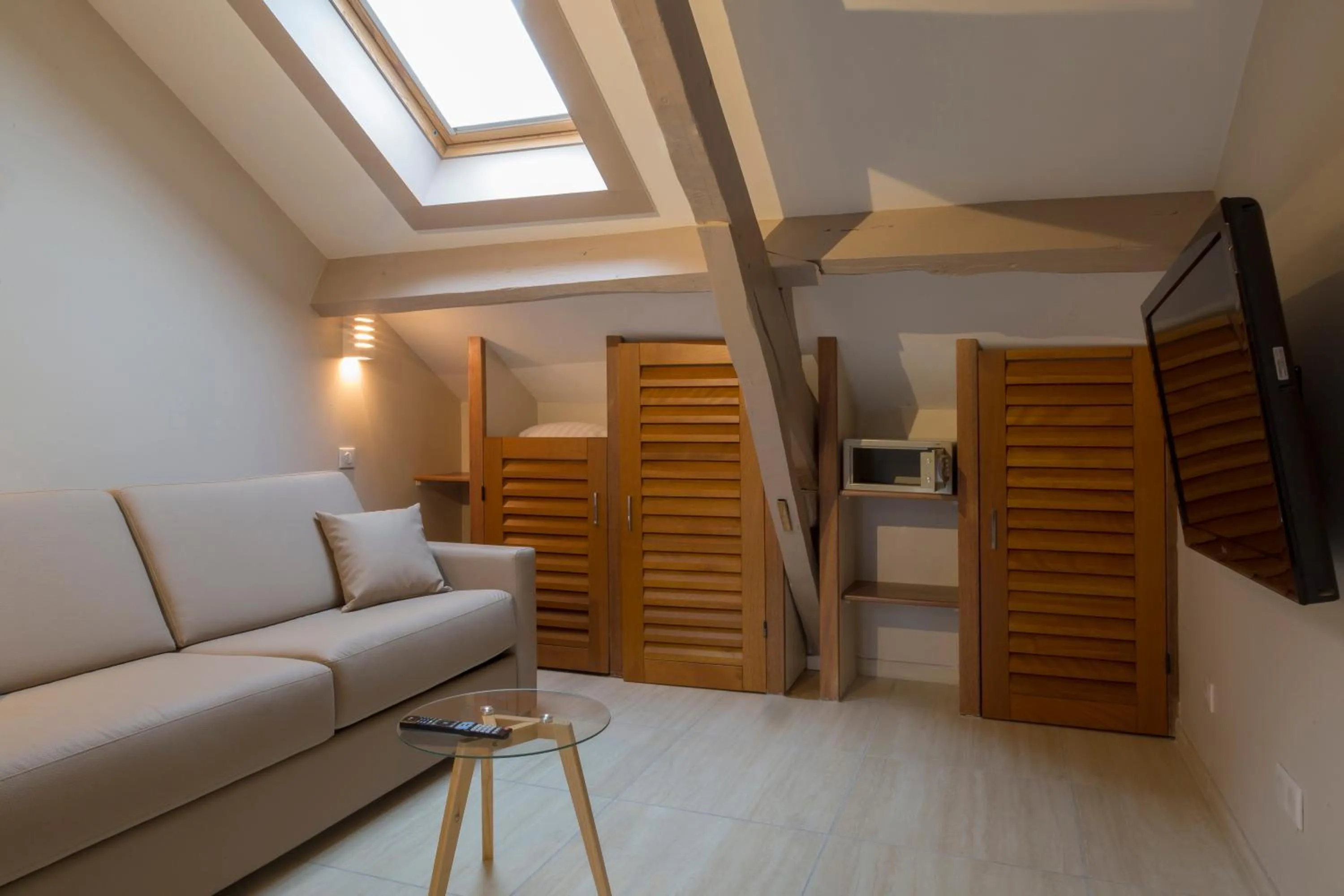 Photo of the whole room in Hotel Jean Moët