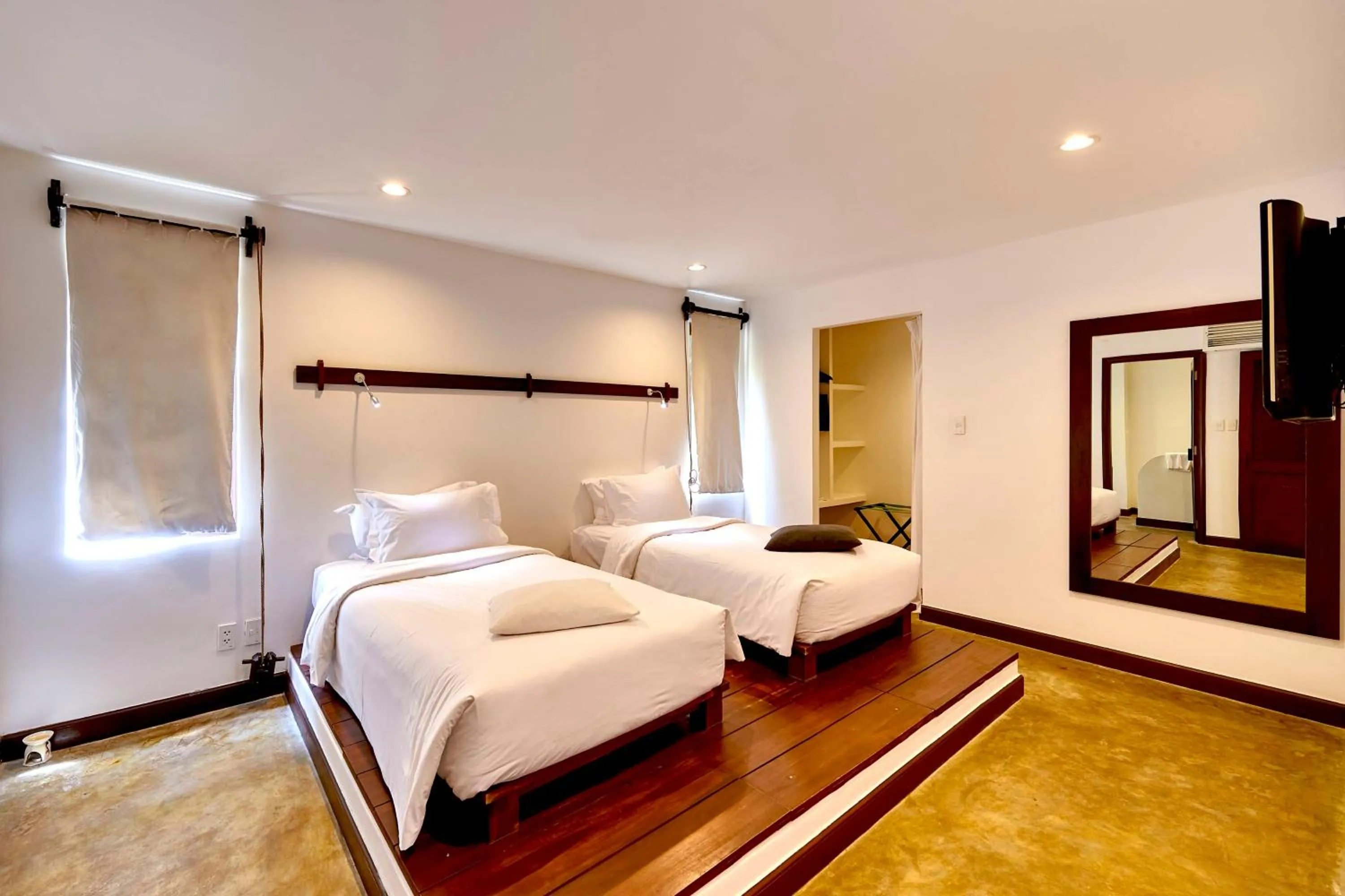 Shower, Bed in Chen Sea Resort & Spa Phu Quoc