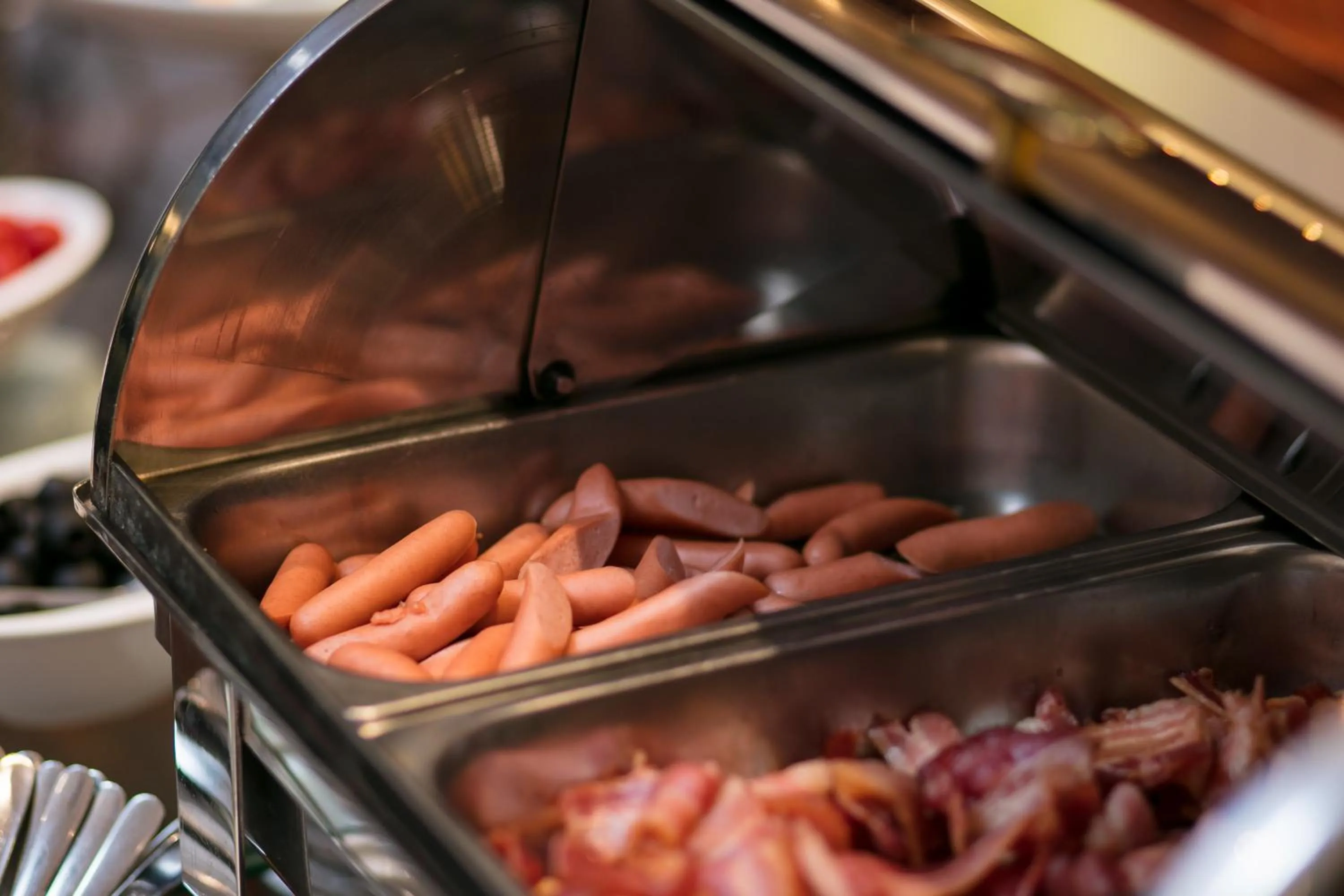 Buffet breakfast in Hong Ngoc Dynastie Boutique Hotel & Spa