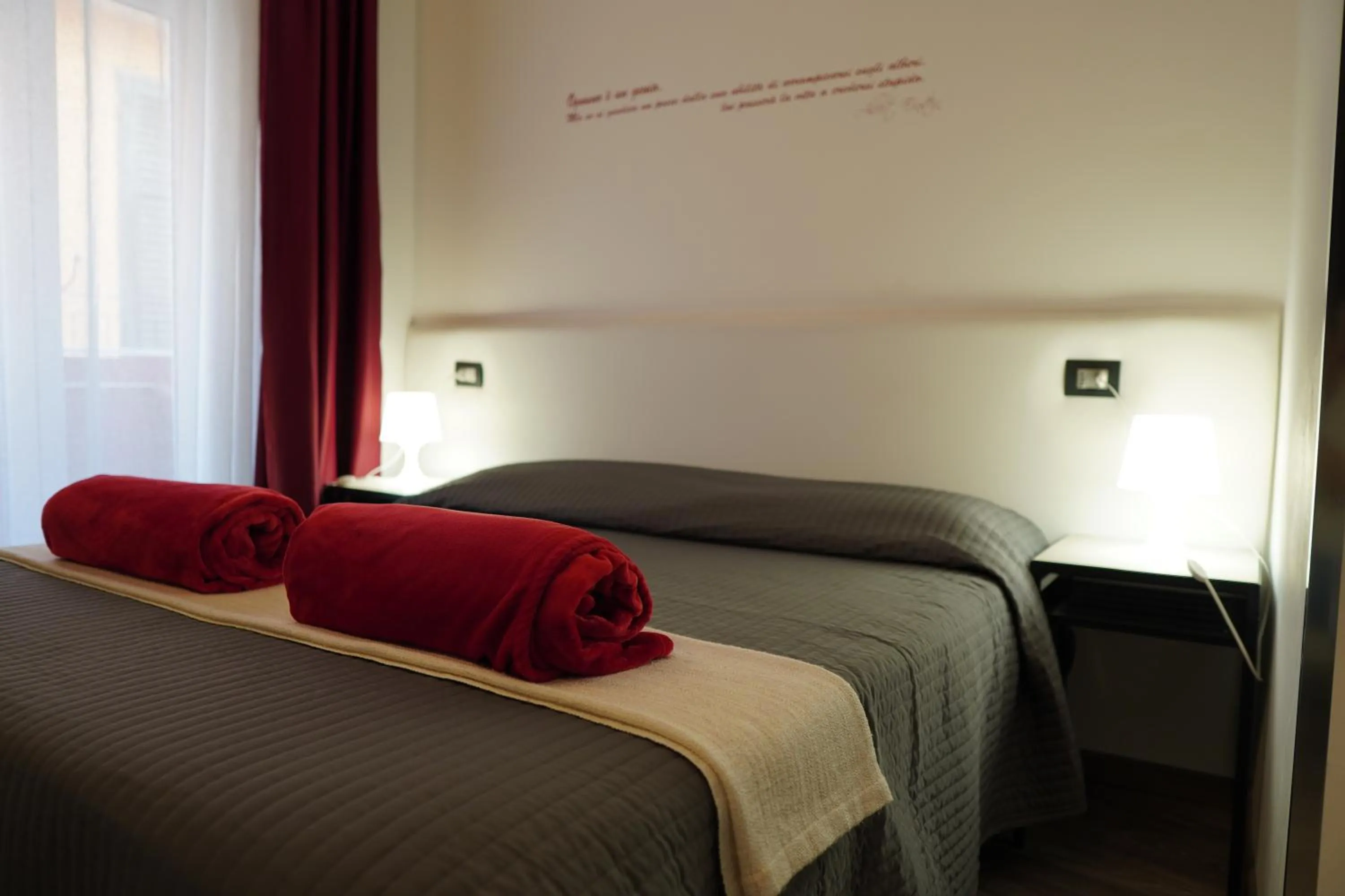 Photo of the whole room, Bed in NicaDomus B&B