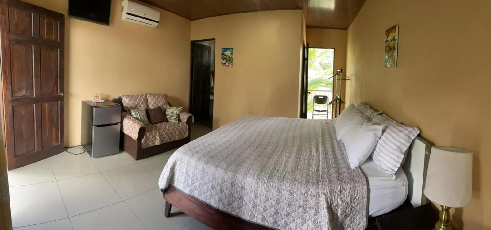 Bed in Aunty Arenal Lodge