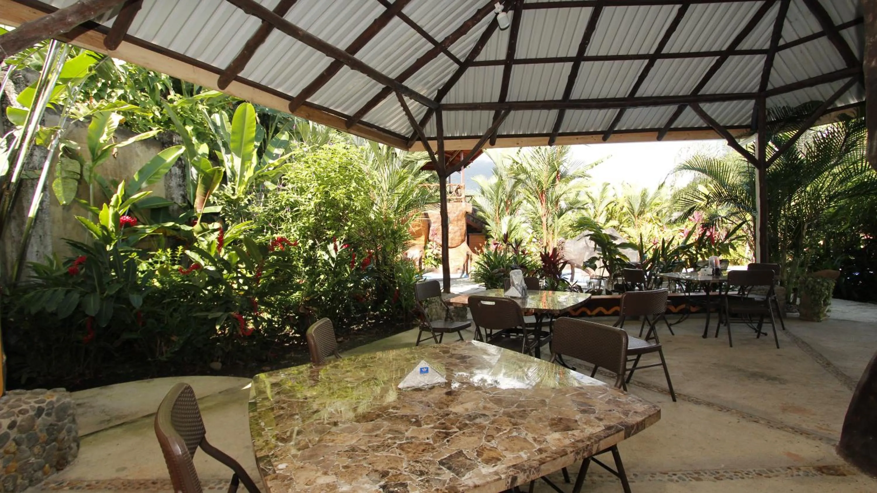 Lounge or bar in Aunty Arenal Lodge