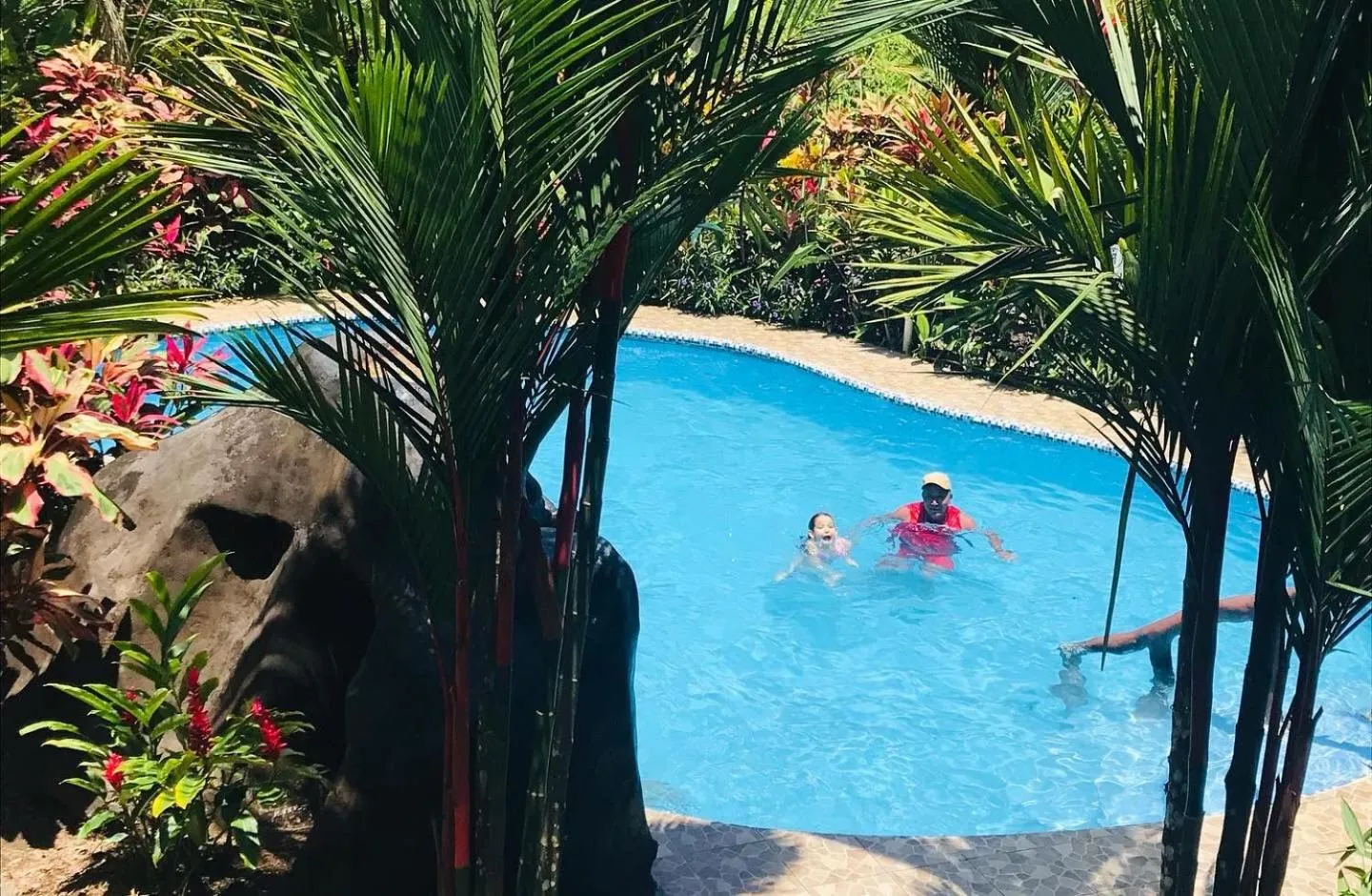 Swimming pool in Aunty Arenal Lodge