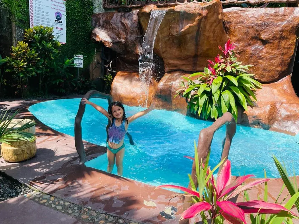 Swimming pool in Aunty Arenal Lodge