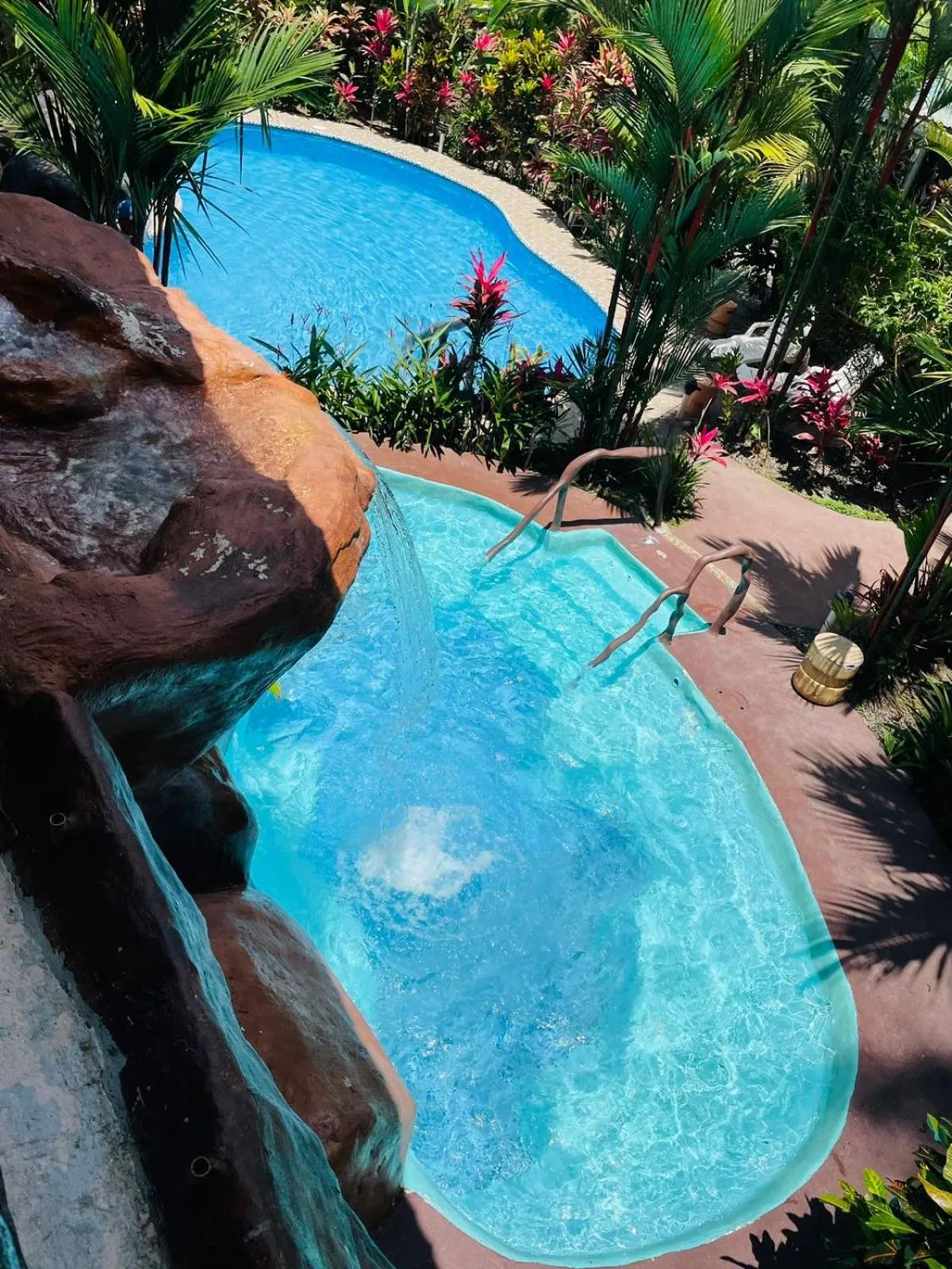 Swimming pool in Aunty Arenal Lodge