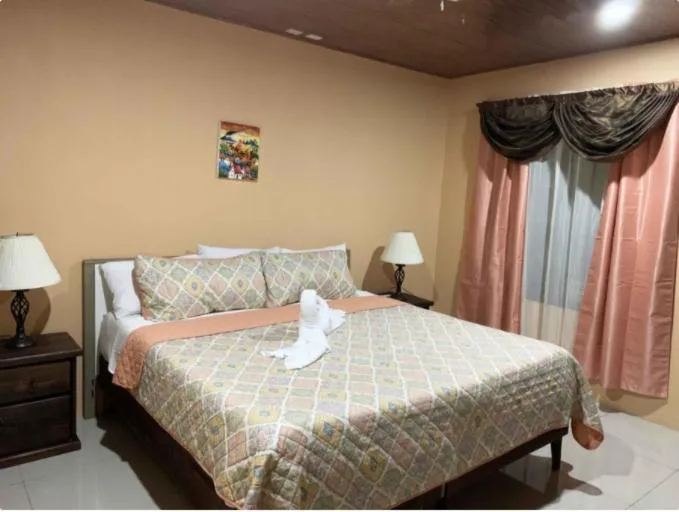 Bedroom, Bed in Aunty Arenal Lodge