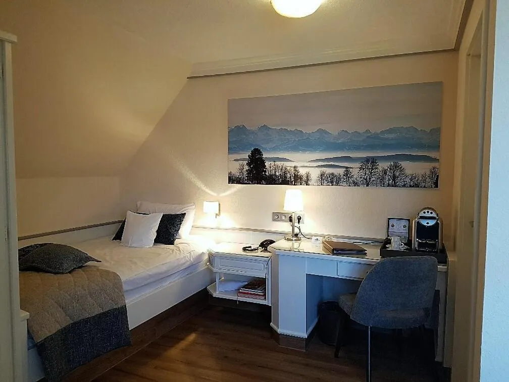 Photo of the whole room, Bed in Bio- und Wellnesshotel Alpenblick