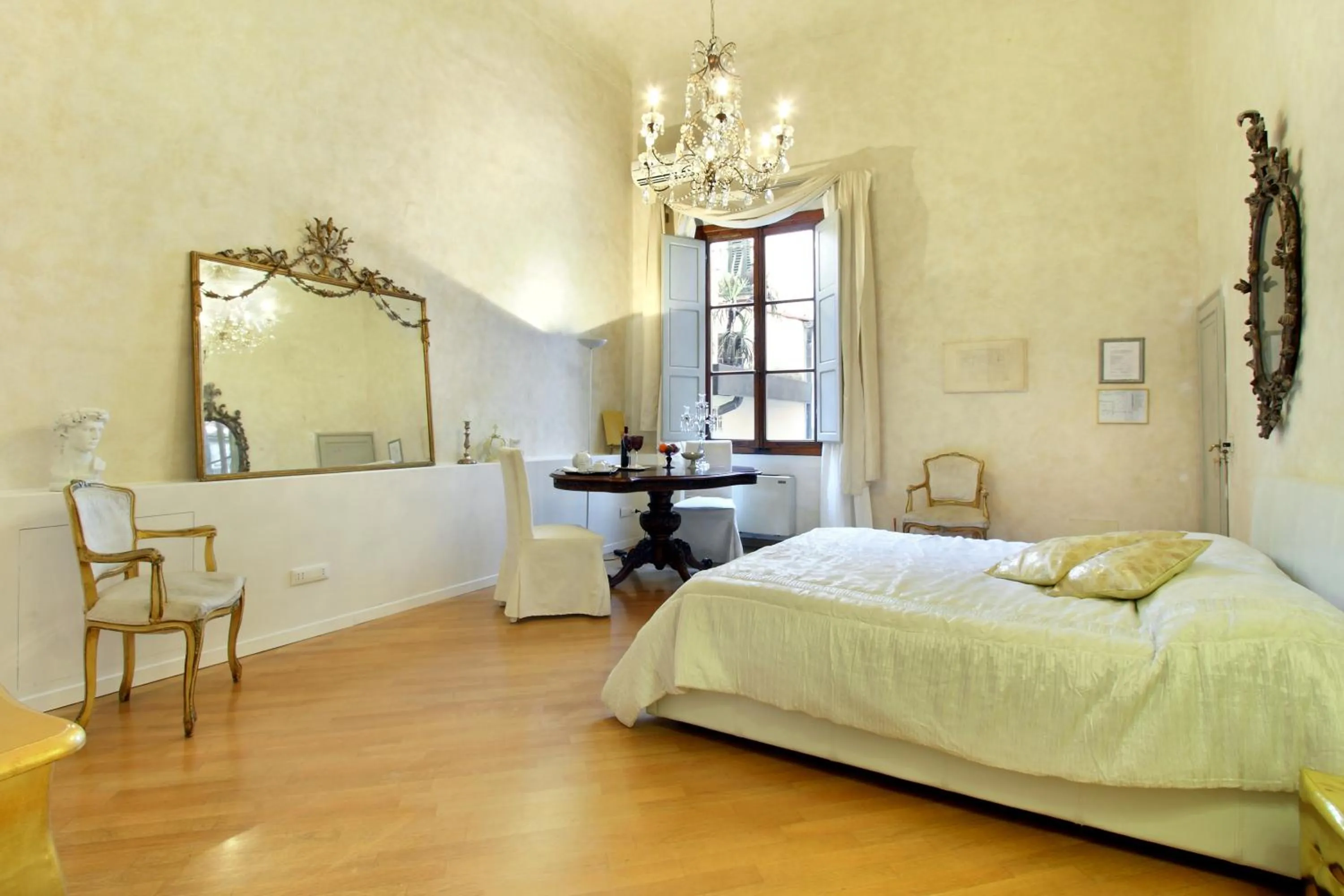 Photo of the whole room in Palazzo Tolomei - Residenza D'Epoca
