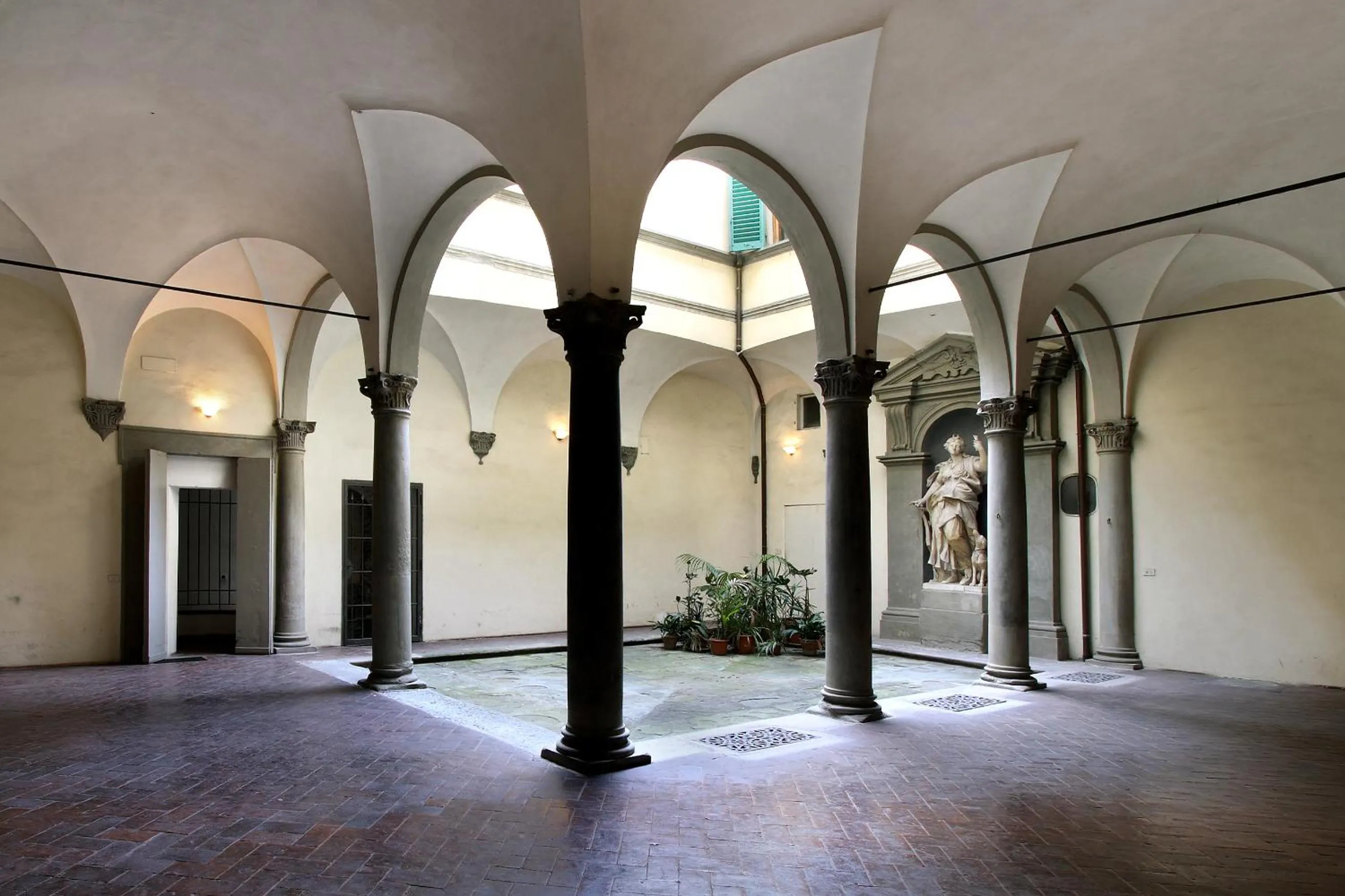 Facade/entrance in Palazzo Tolomei - Residenza D'Epoca