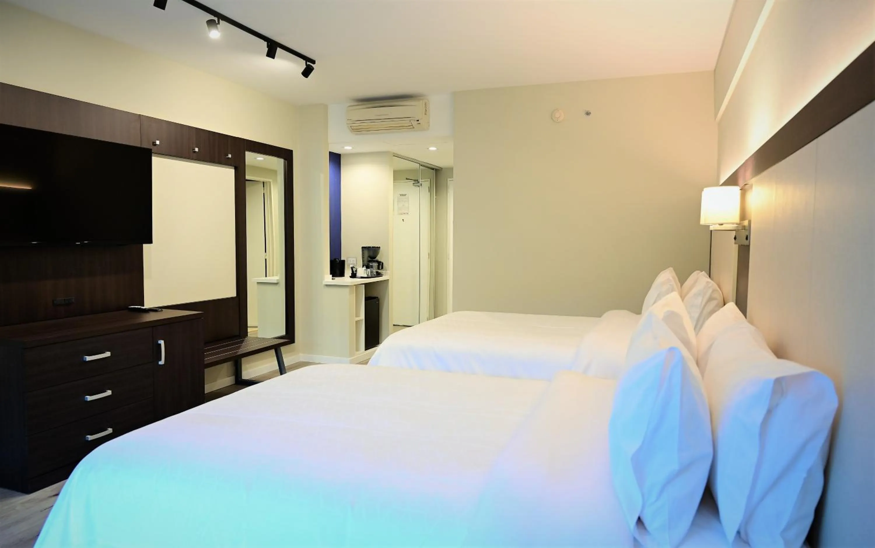 Bed in Holiday Inn Express Rosario by IHG