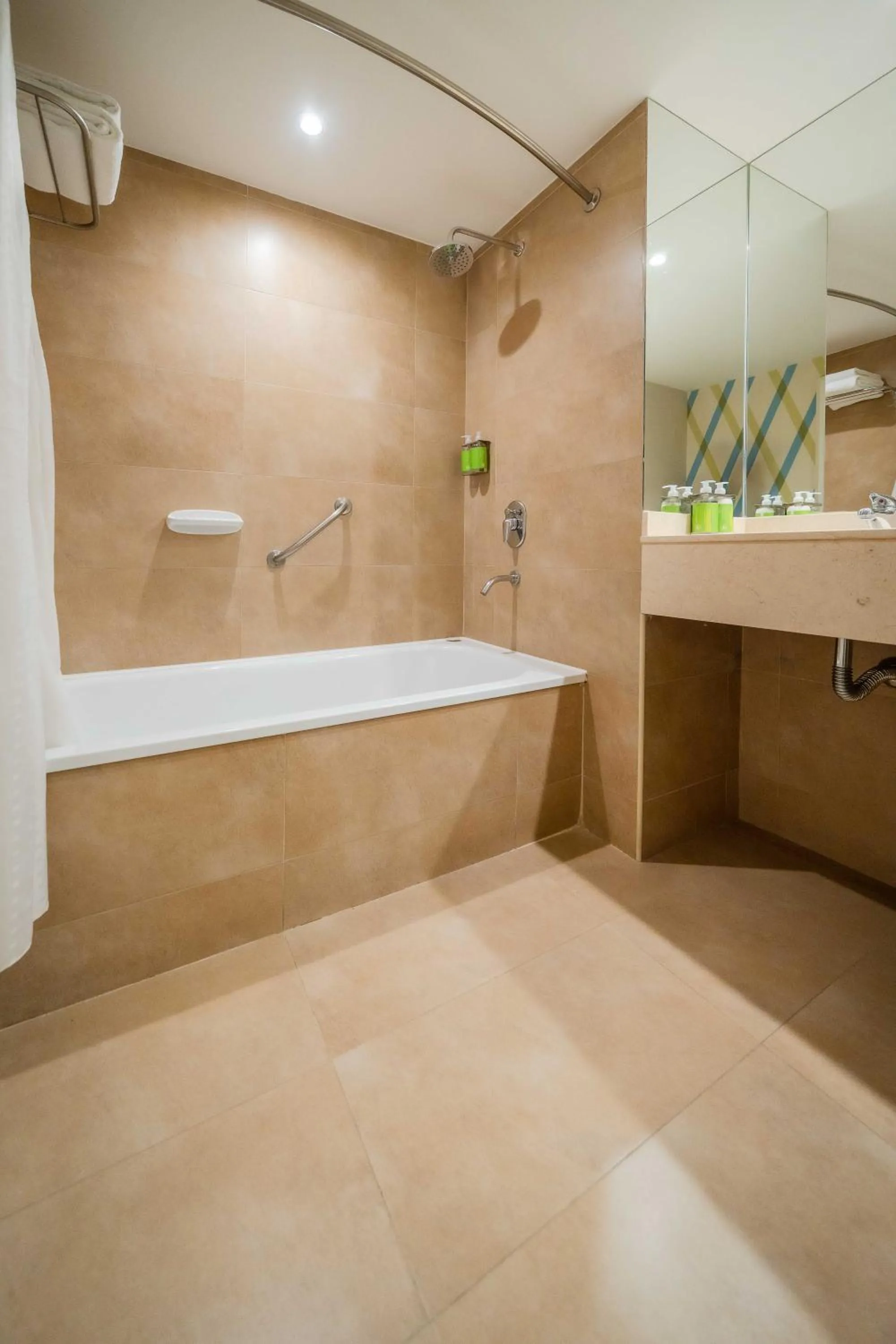Bath in Holiday Inn Express Rosario by IHG