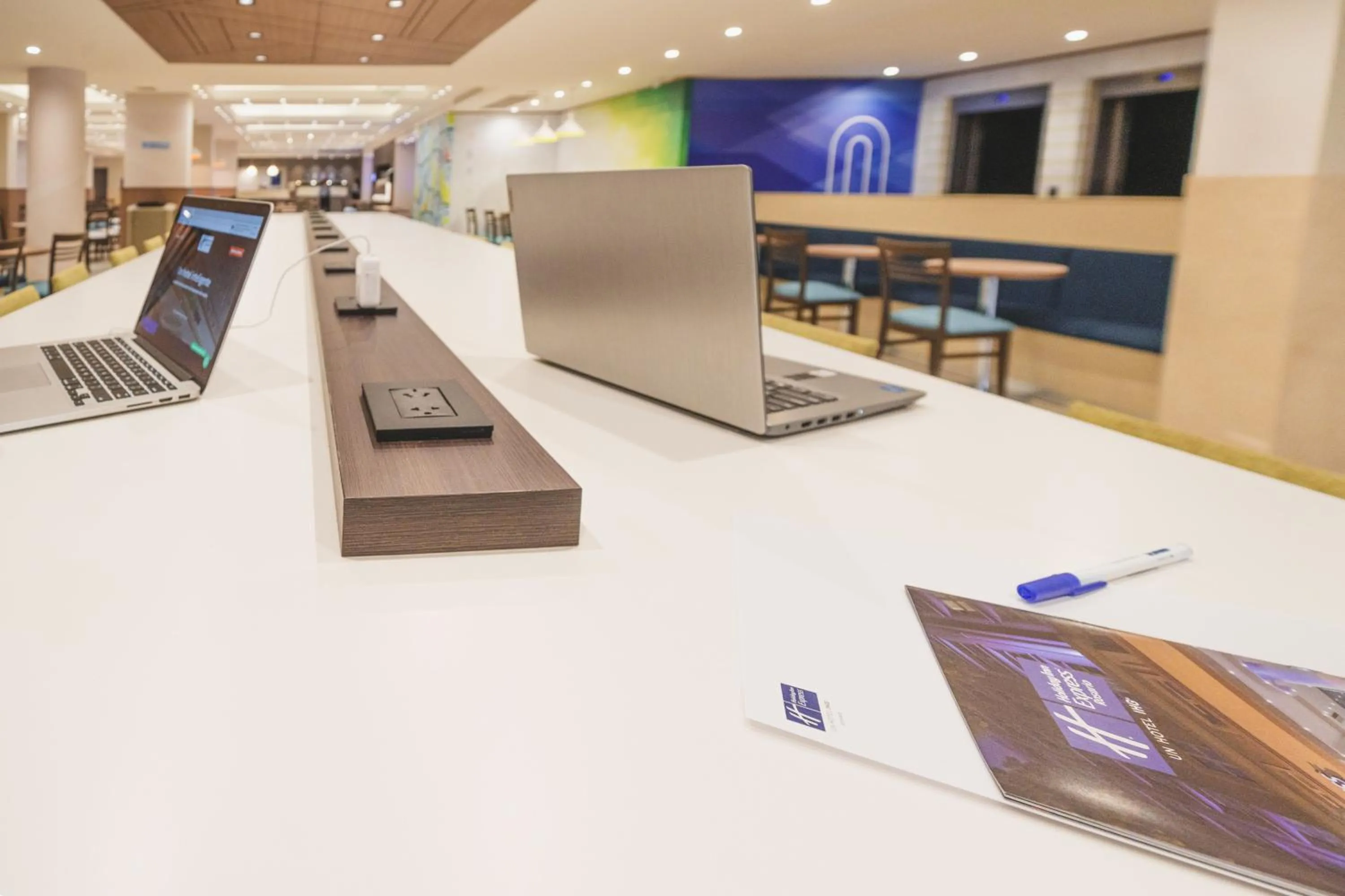 Lobby or reception in Holiday Inn Express Rosario by IHG