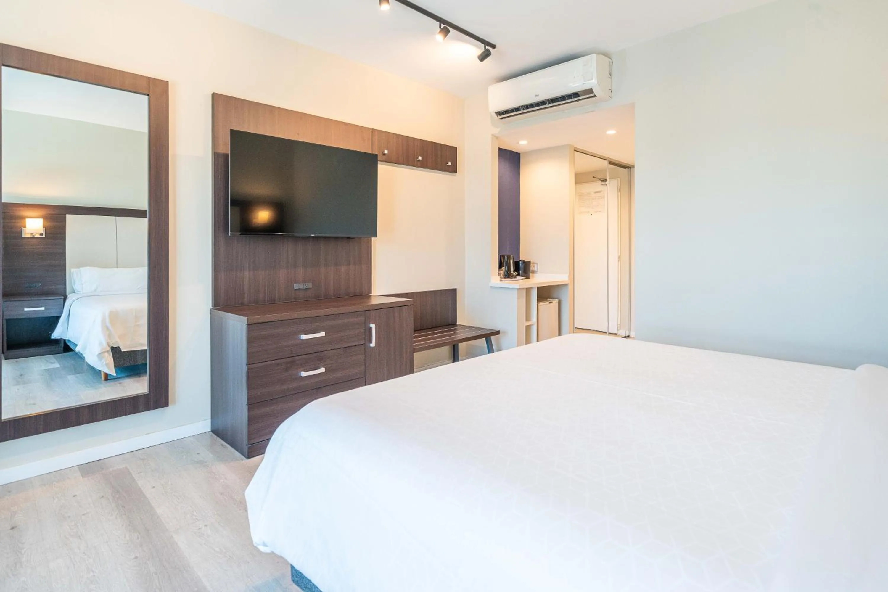 furniture, Bed in Holiday Inn Express Rosario by IHG