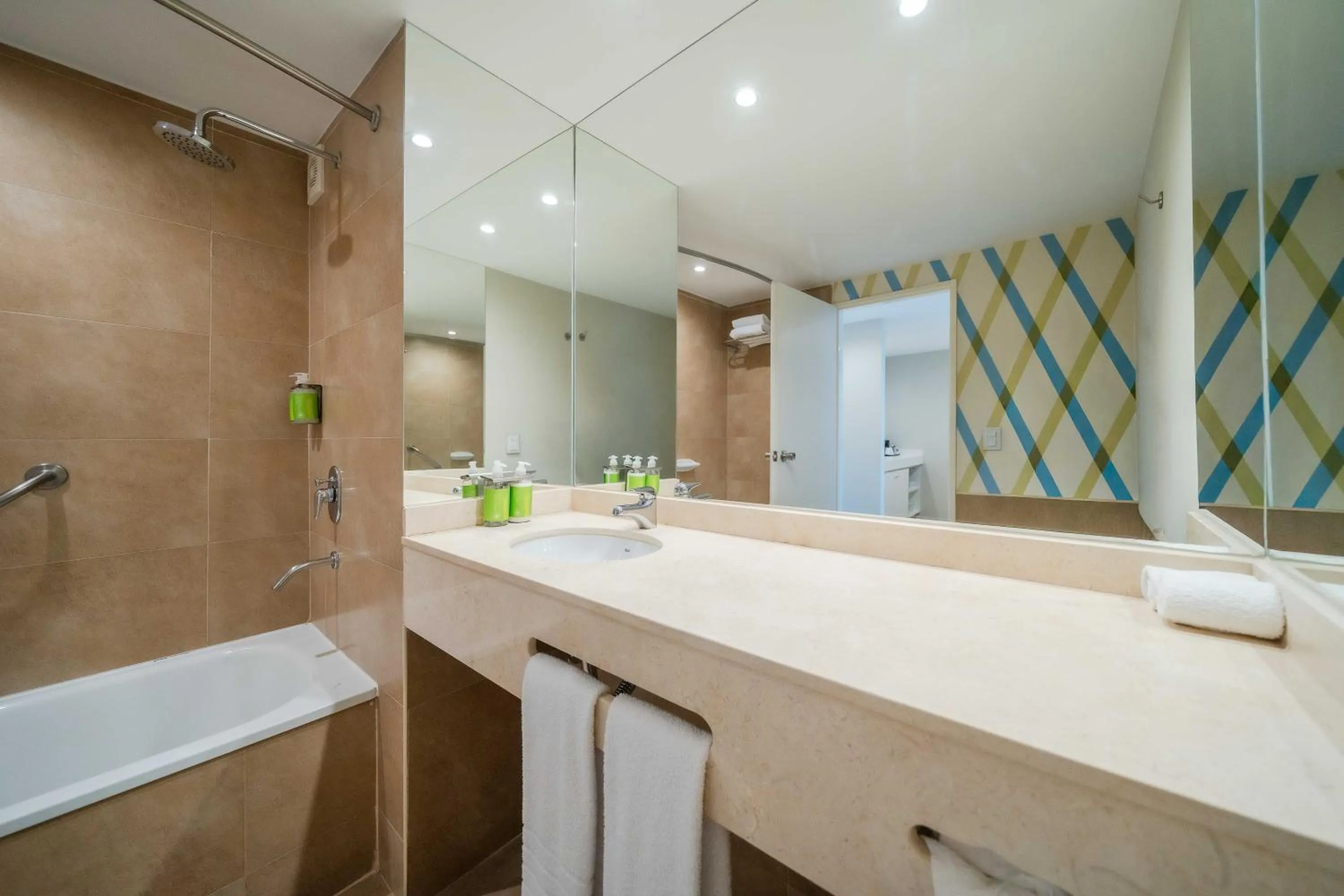 Bathroom in Holiday Inn Express Rosario by IHG