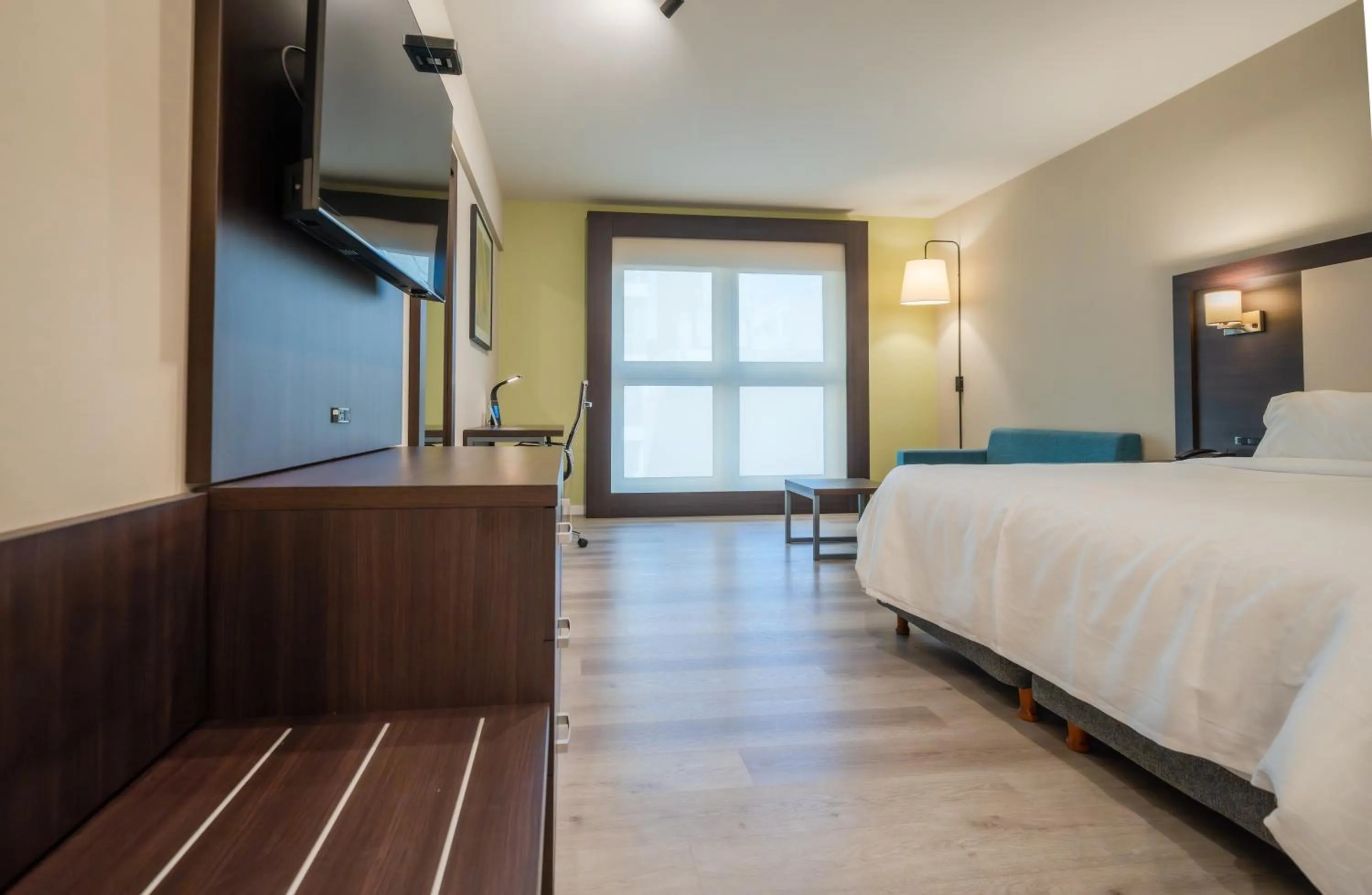 Bed in Holiday Inn Express Rosario by IHG