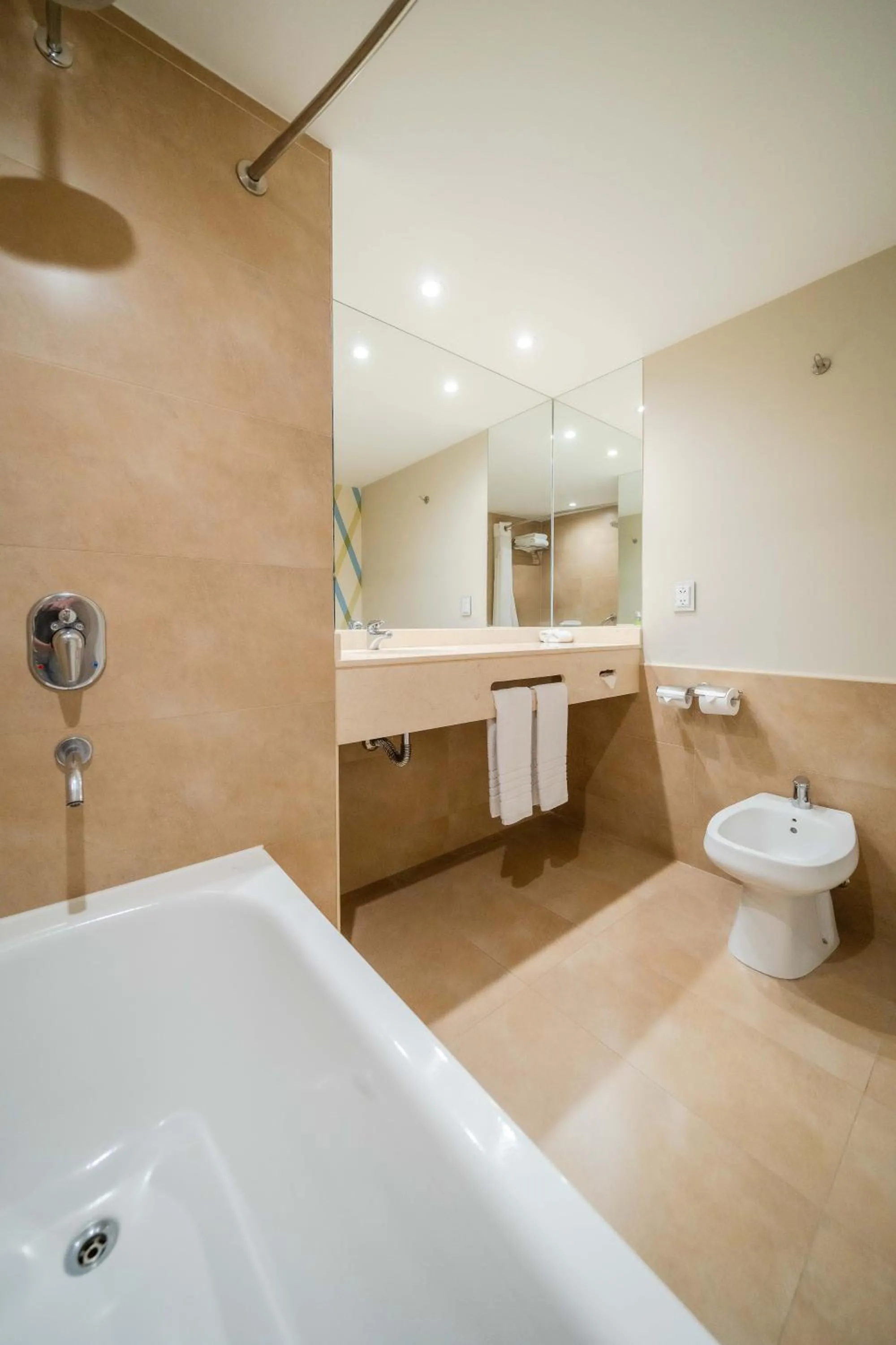 Bathroom in Holiday Inn Express Rosario by IHG