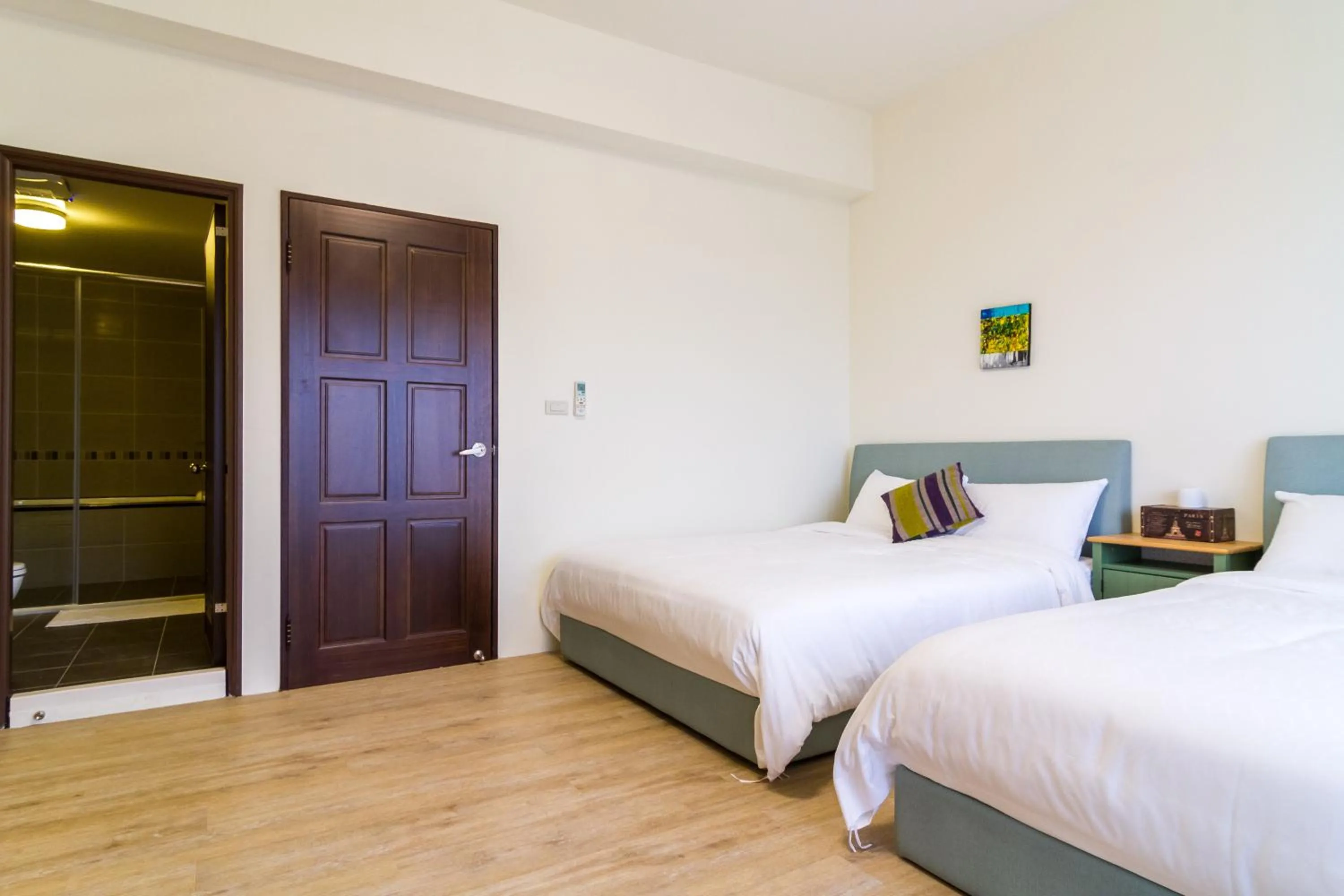 Bathroom, Bed in Wendy's home Toucheng Mansion B