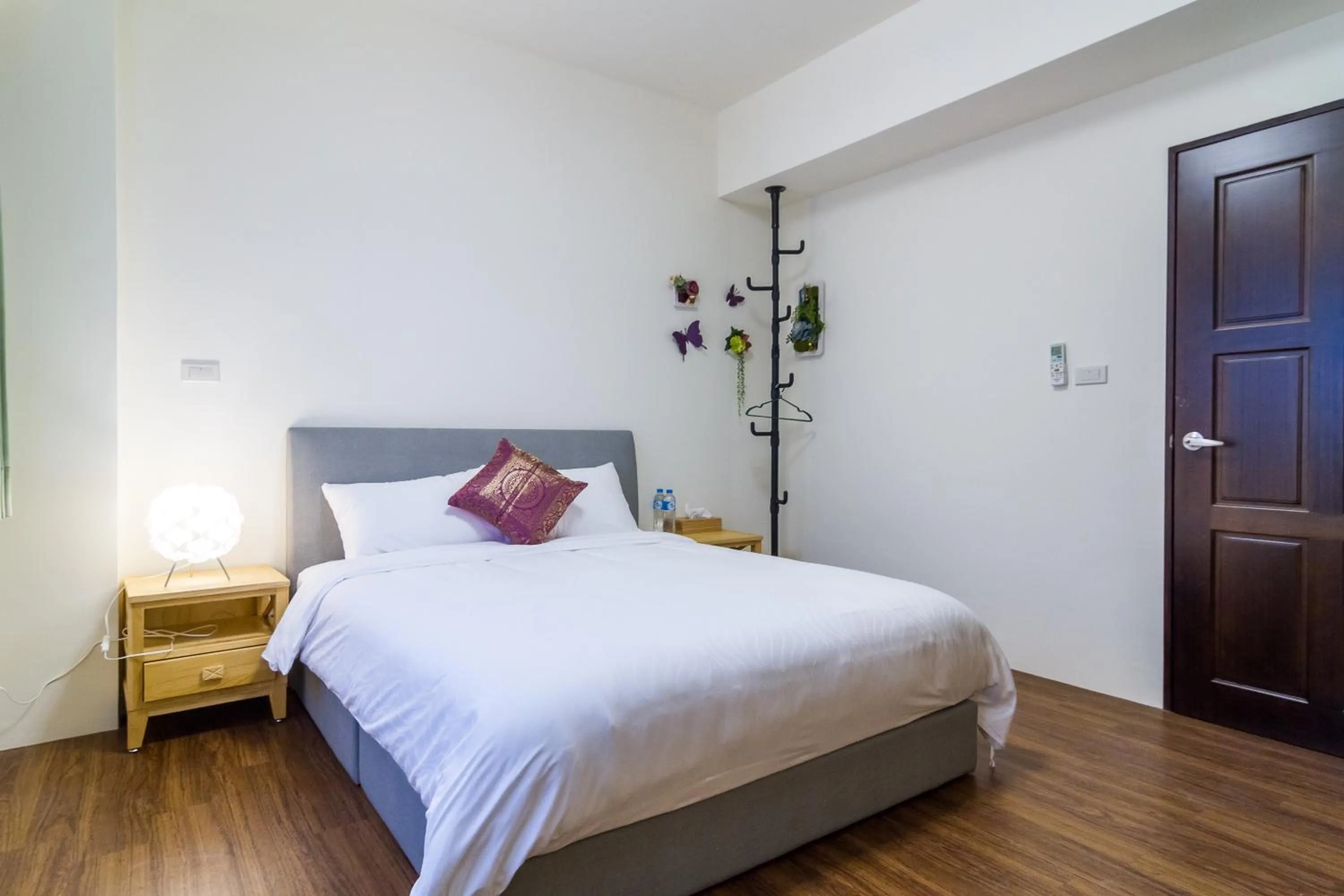 Decorative detail, Bed in Wendy's home Toucheng Mansion B