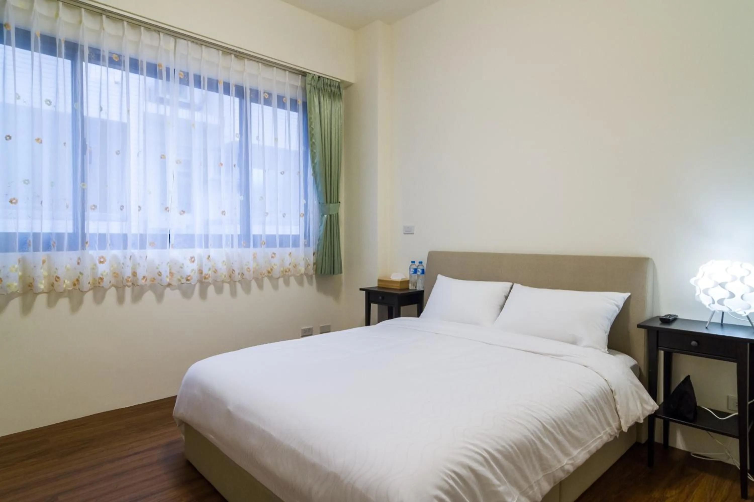 Decorative detail, Bed in Wendy's home Toucheng Mansion B