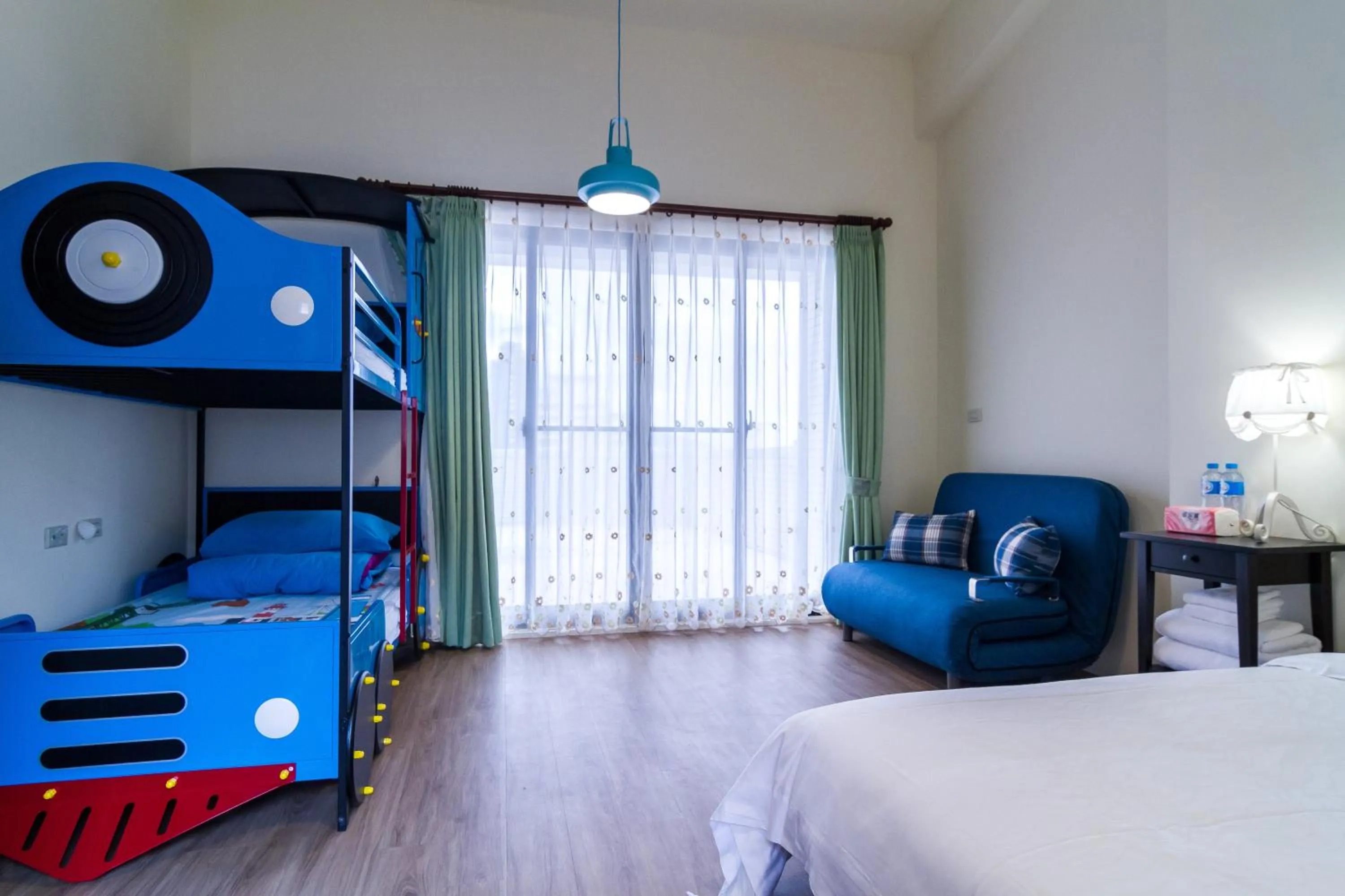 Photo of the whole room, Bed in Wendy's home Toucheng Mansion B