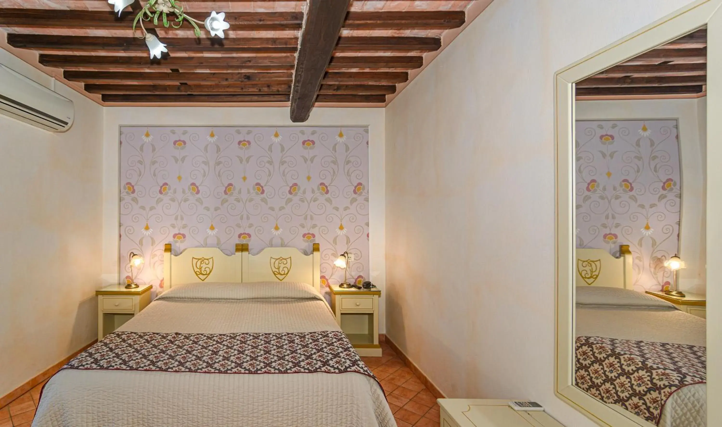 Standard Double Room in Hotel Villa Cheli Standard Double Room in Hotel Villa Cheli