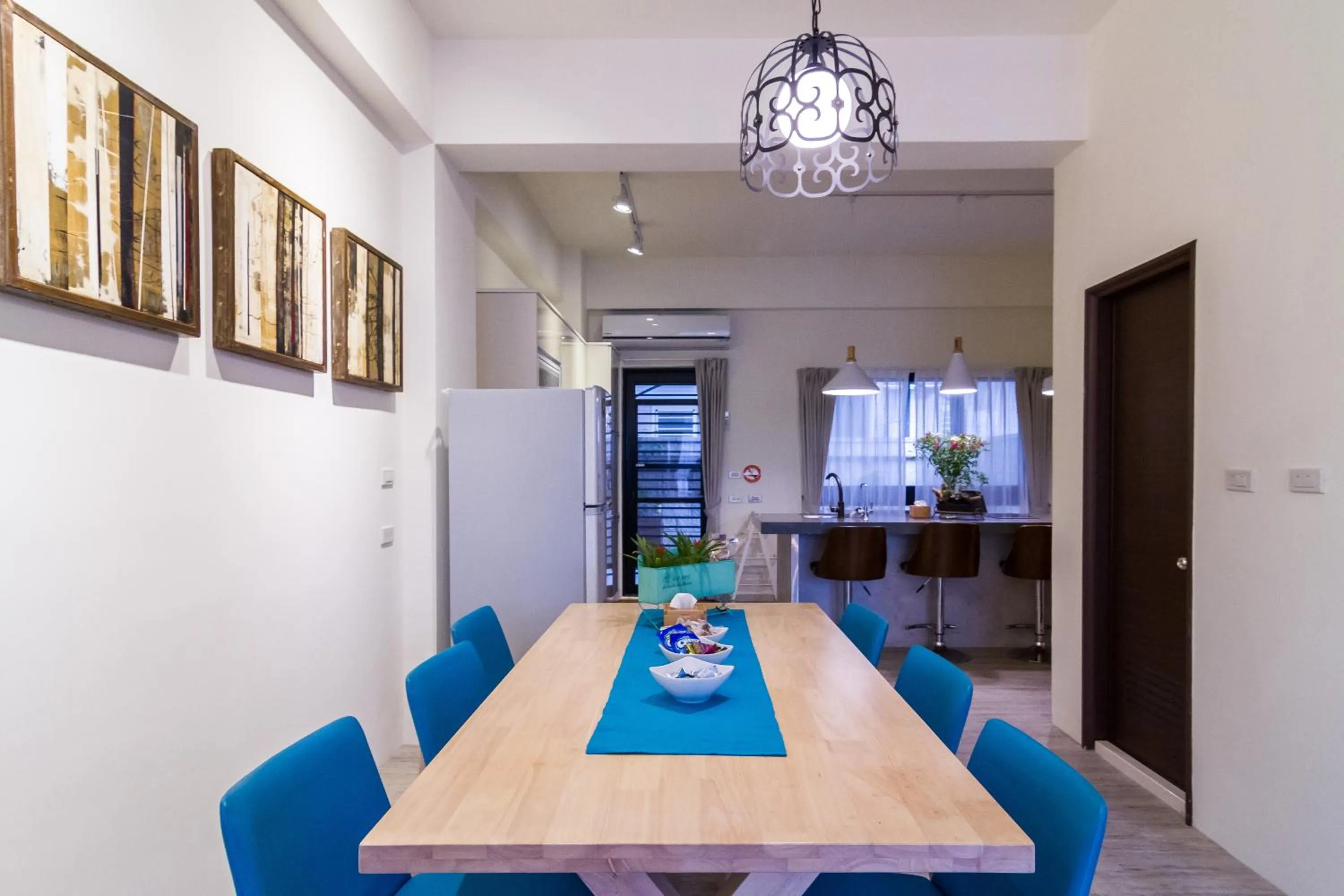 Communal kitchen in Wendy's home Toucheng Mansion A